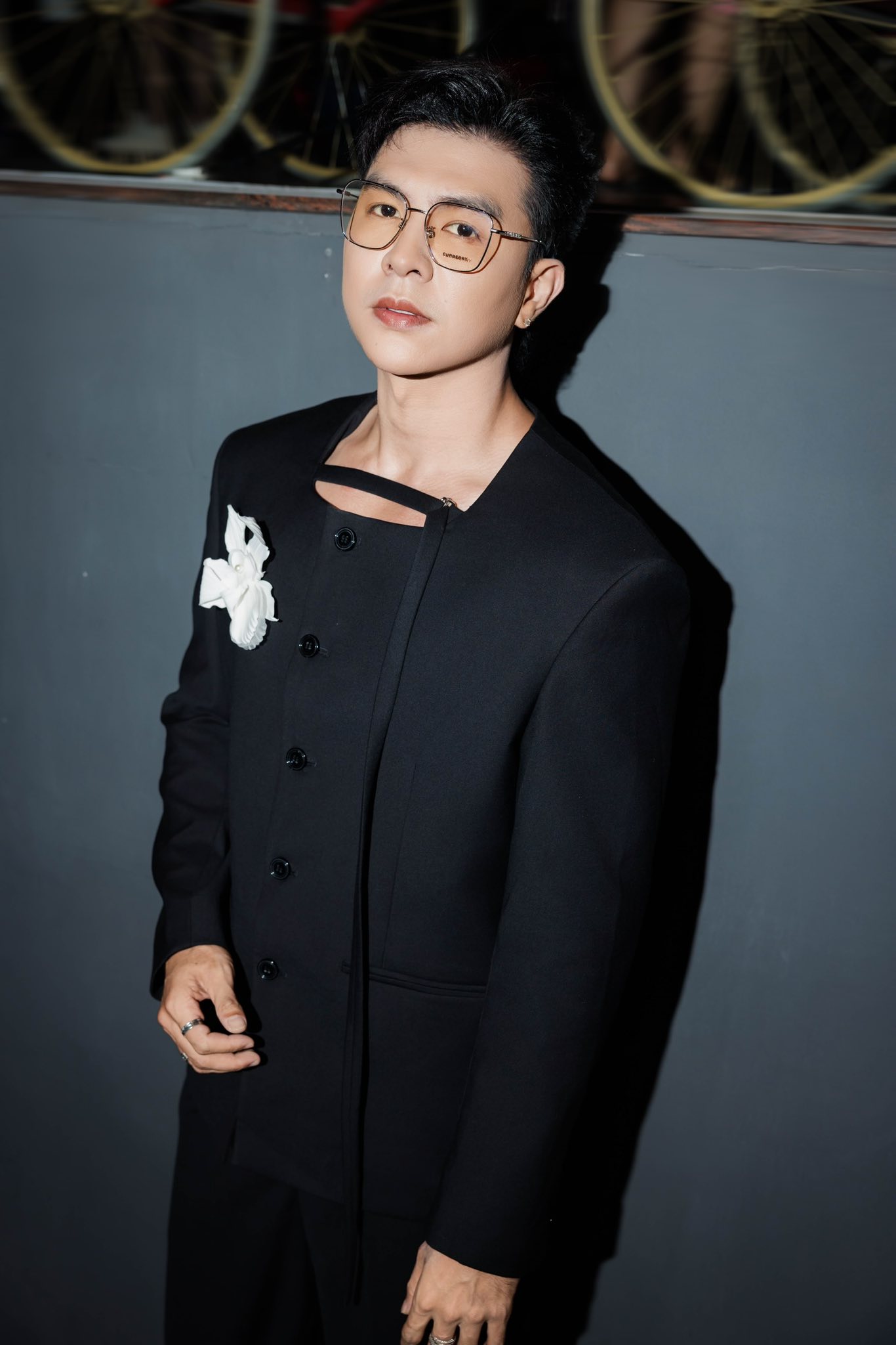 Nam diễn viên gây sốt phim Mưa đỏ: Giảm gấp 5kg để vào vai, hóa ra là tổng tài body