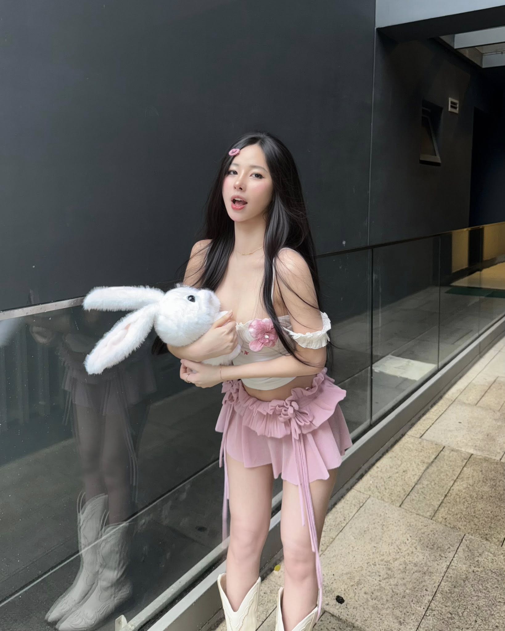 Nữ TikToker xinh đẹp khoe thu nhập cả tỷ mỗi tháng,