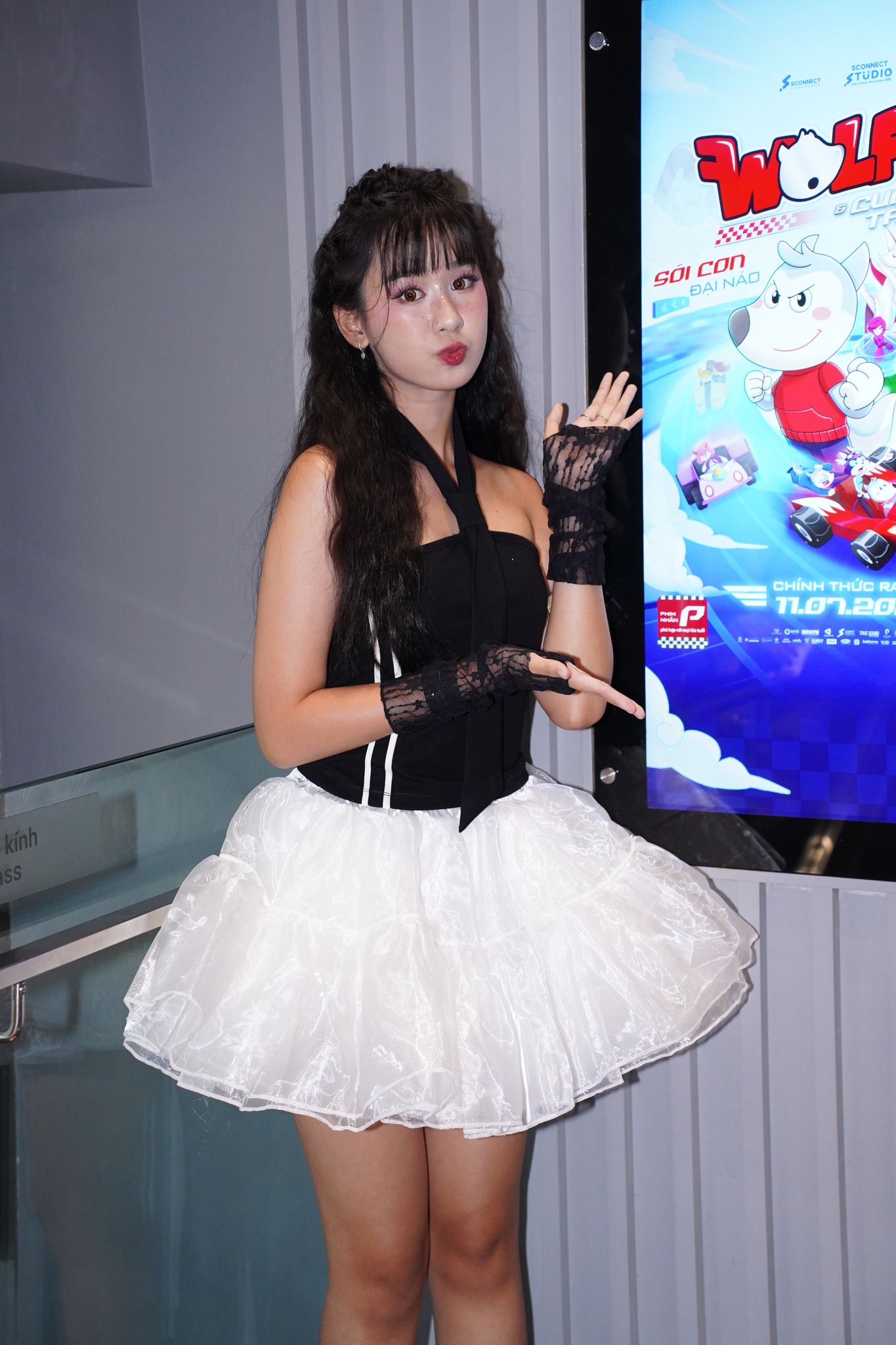 Sốc visual sao nhí Việt mới 14 tuổi đã cao 1m70, một cái hôn gió cũng đủ khiến thảm đỏ phát sốt- Ảnh 6.