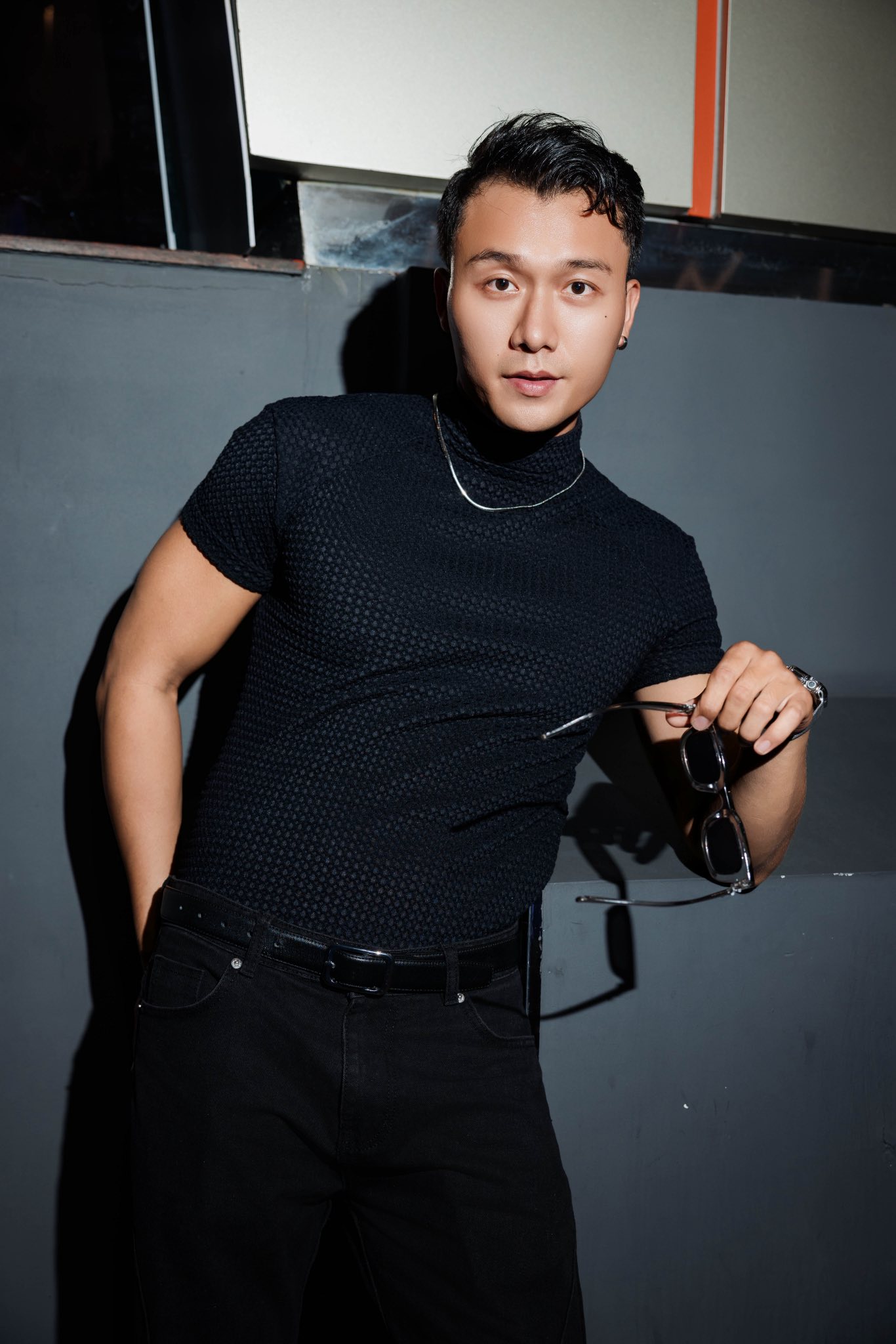 Cơ trưởng hot nhất Tử Chiến Trên Không: Diễn bằng mắt quá đỉnh, đóng mãi 1 kiểu vai vẫn không ai chê nổi- Ảnh 9.