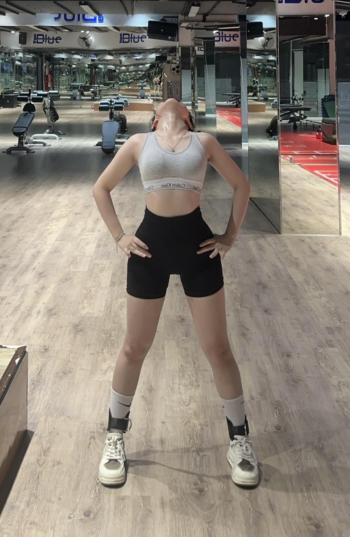 "Bạo tay" kéo áo khoe nội y hờ hững, một gái xinh TikTok nhận phản ứng trái chiều 5160963731222379294002255544750903176603346940n 1755054853499966668267 1755055912533 17550559126781075815282