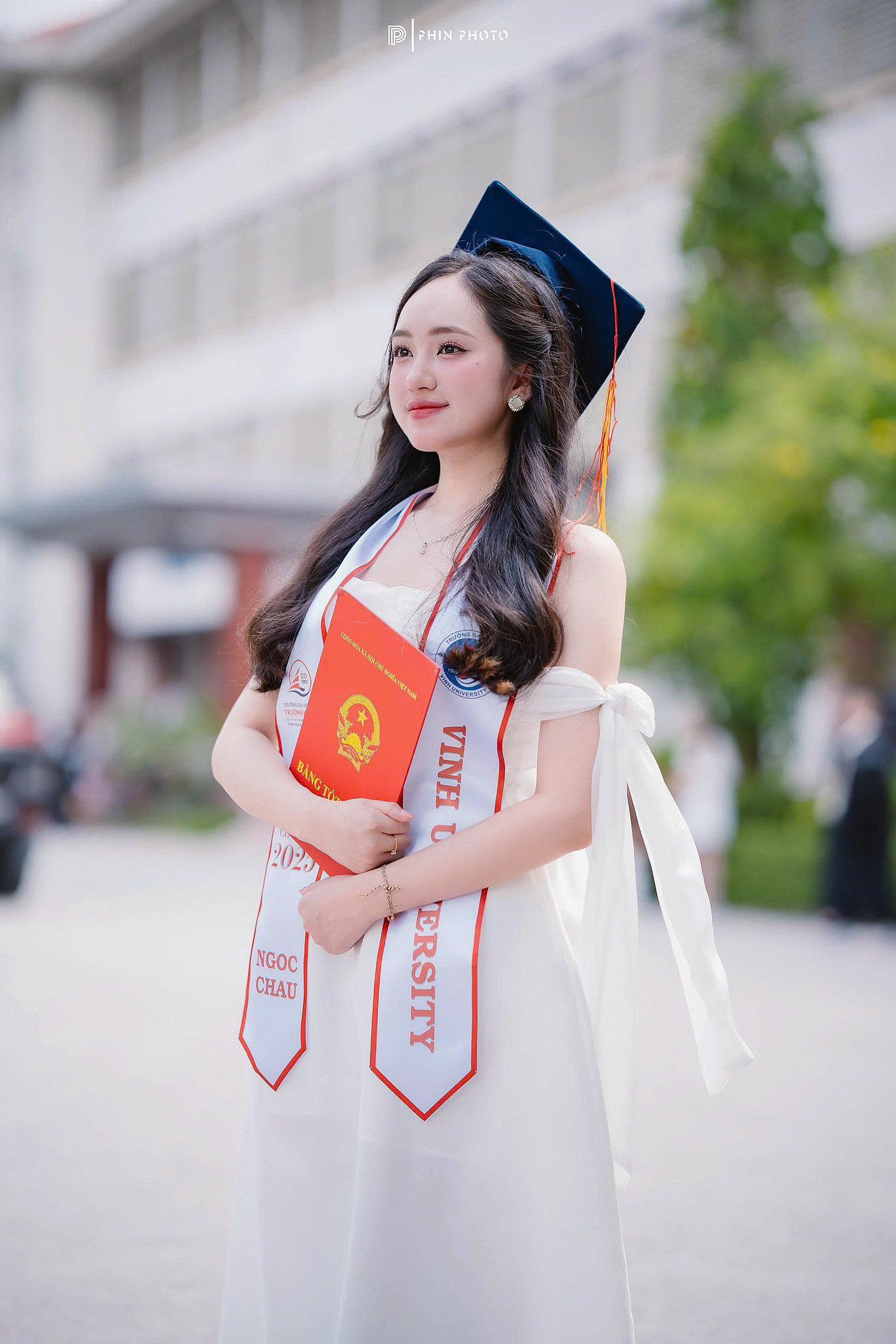 Đi nhận bằng tốt nghiệp, nữ sinh xứ Nghệ bất ngờ nổi tiếng vì quá xinh - 5