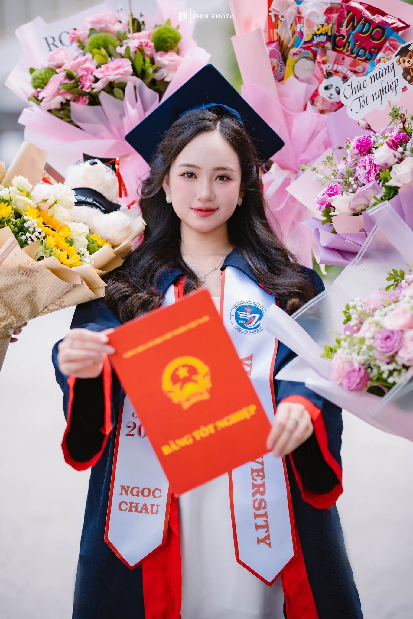 Đi nhận bằng tốt nghiệp, nữ sinh xứ Nghệ bất ngờ nổi tiếng vì quá xinh - 3