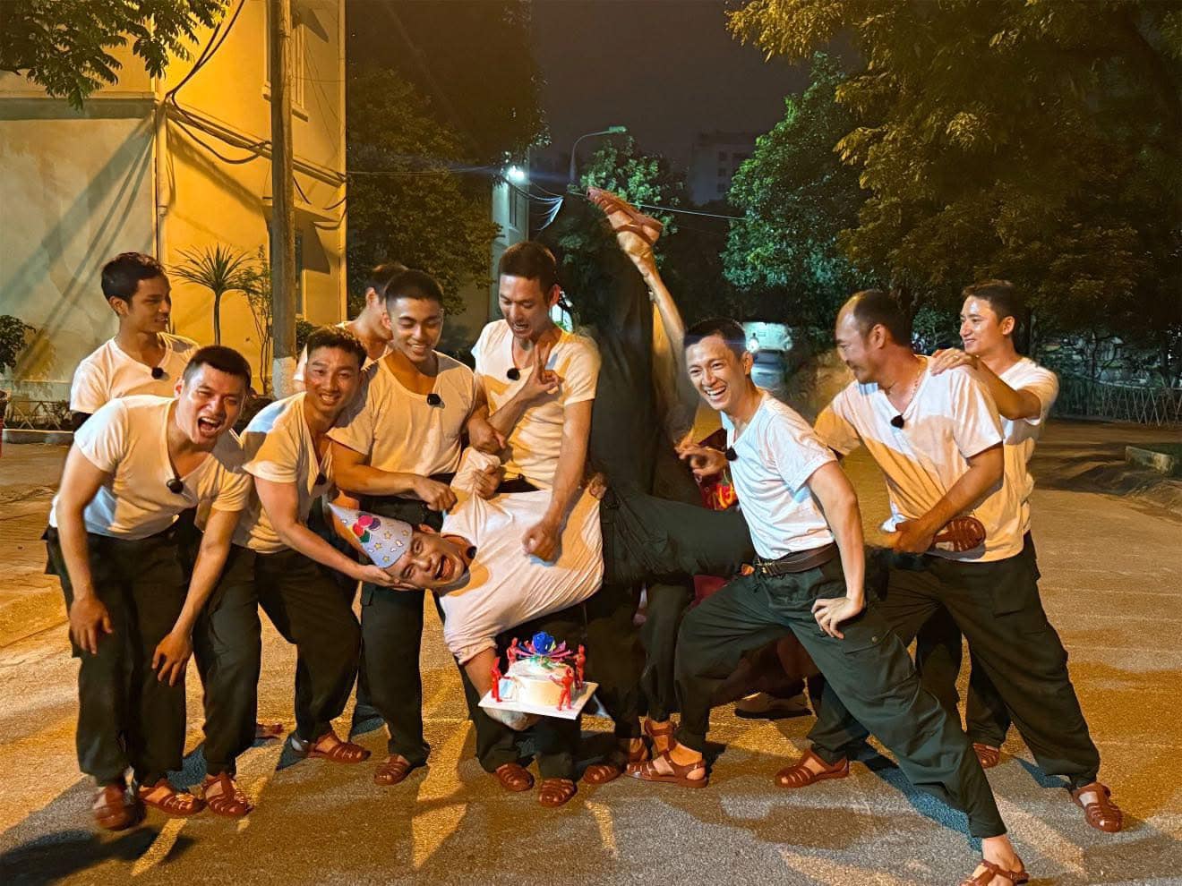 Vợ Phan Mạnh Quỳnh đăng đàn nhờ netizen