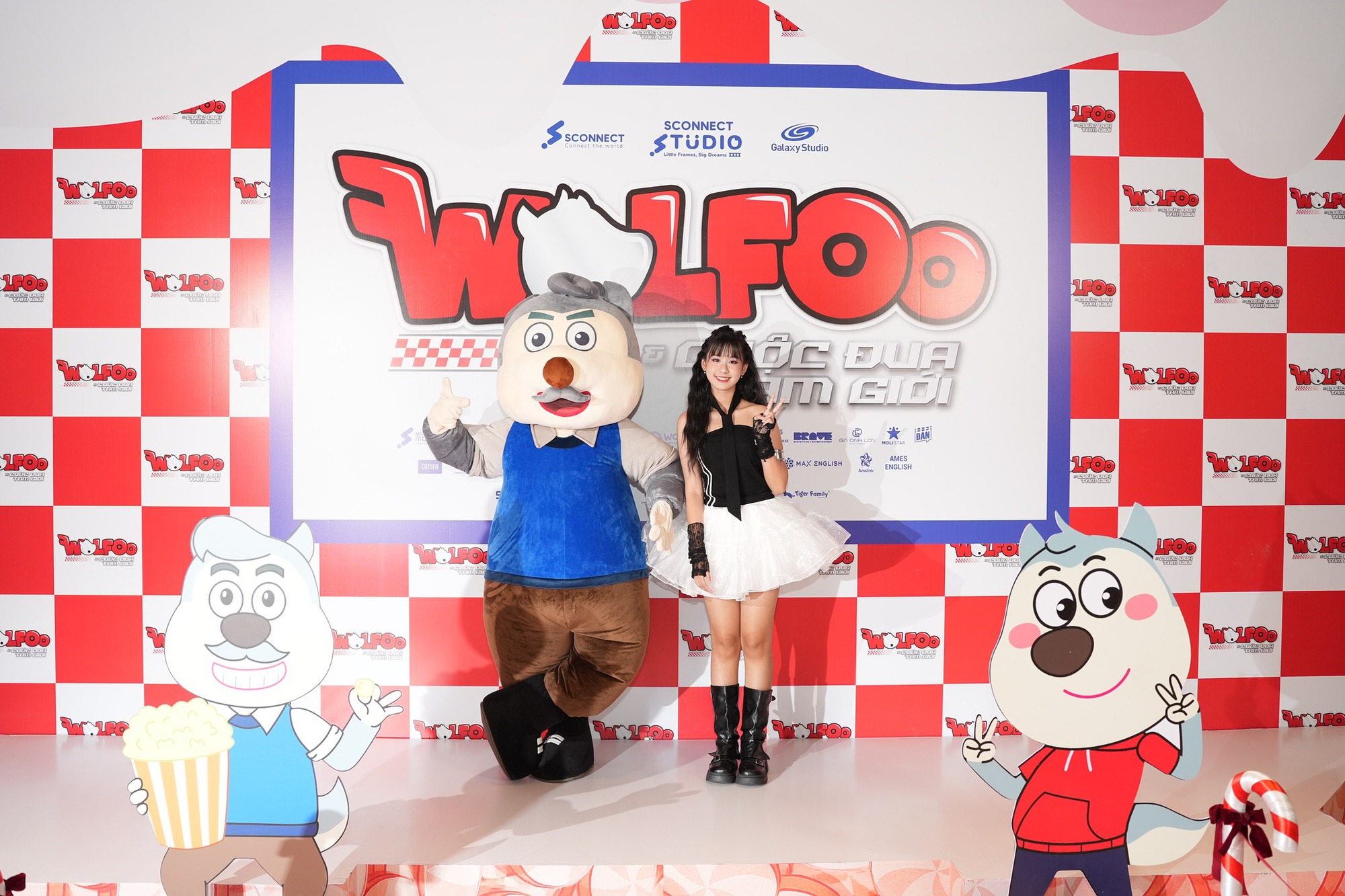 Sốc visual sao nhí Việt mới 14 tuổi đã cao 1m70, một cái hôn gió cũng đủ khiến thảm đỏ phát sốt- Ảnh 2.