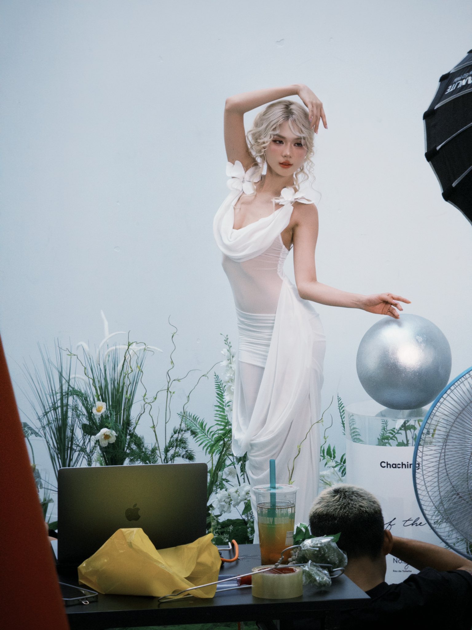 Gần 3 triệu người dán mắt xem clip Ngọc Trinh thả dáng đồng hồ cát, body vòng nào ra vòng nấy miễn chê- Ảnh 5. Gần 3 triệu người dán mắt xem clip Ngọc Trinh thả dáng đồng hồ cát, body vòng nào ra vòng nấy miễn chê- Ảnh 5.