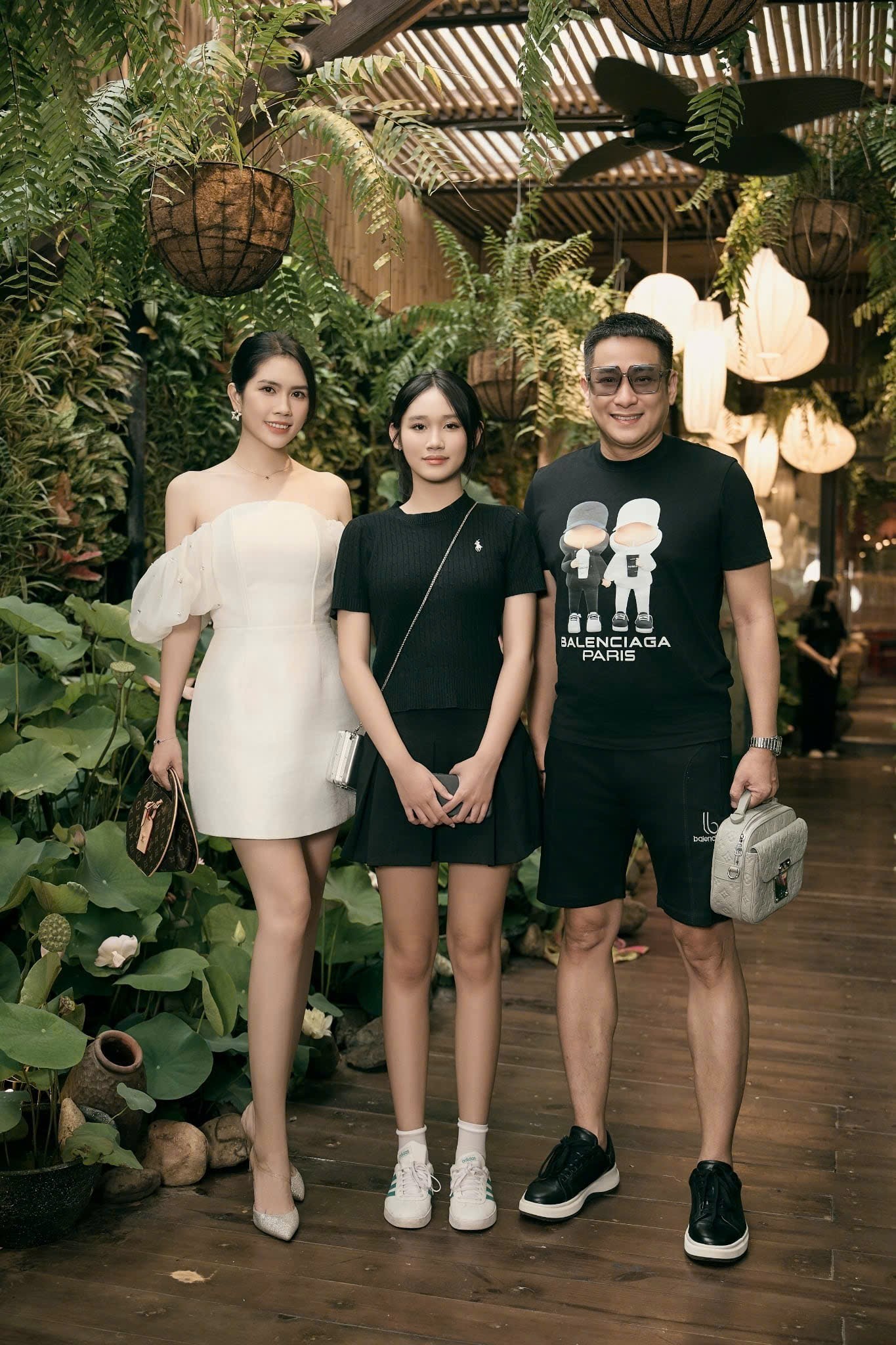 Con gái diễn viên Minh Tiệp gây sốt với visual như hoa hậu, đôi chân dài “cực phẩm” ở tuổi thiếu niên- Ảnh 1.