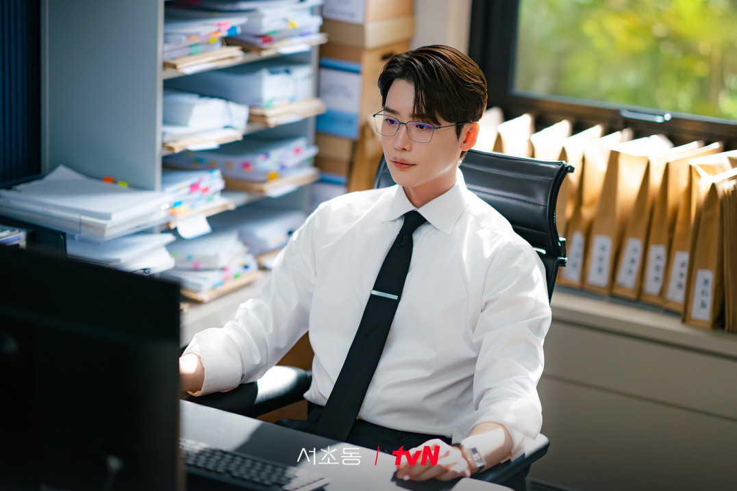 Showbiz có mỹ nam mặc quân phục là đẹp lên gấp tỷ lần, vạn vật đều thua nhan sắc này- Ảnh 7.