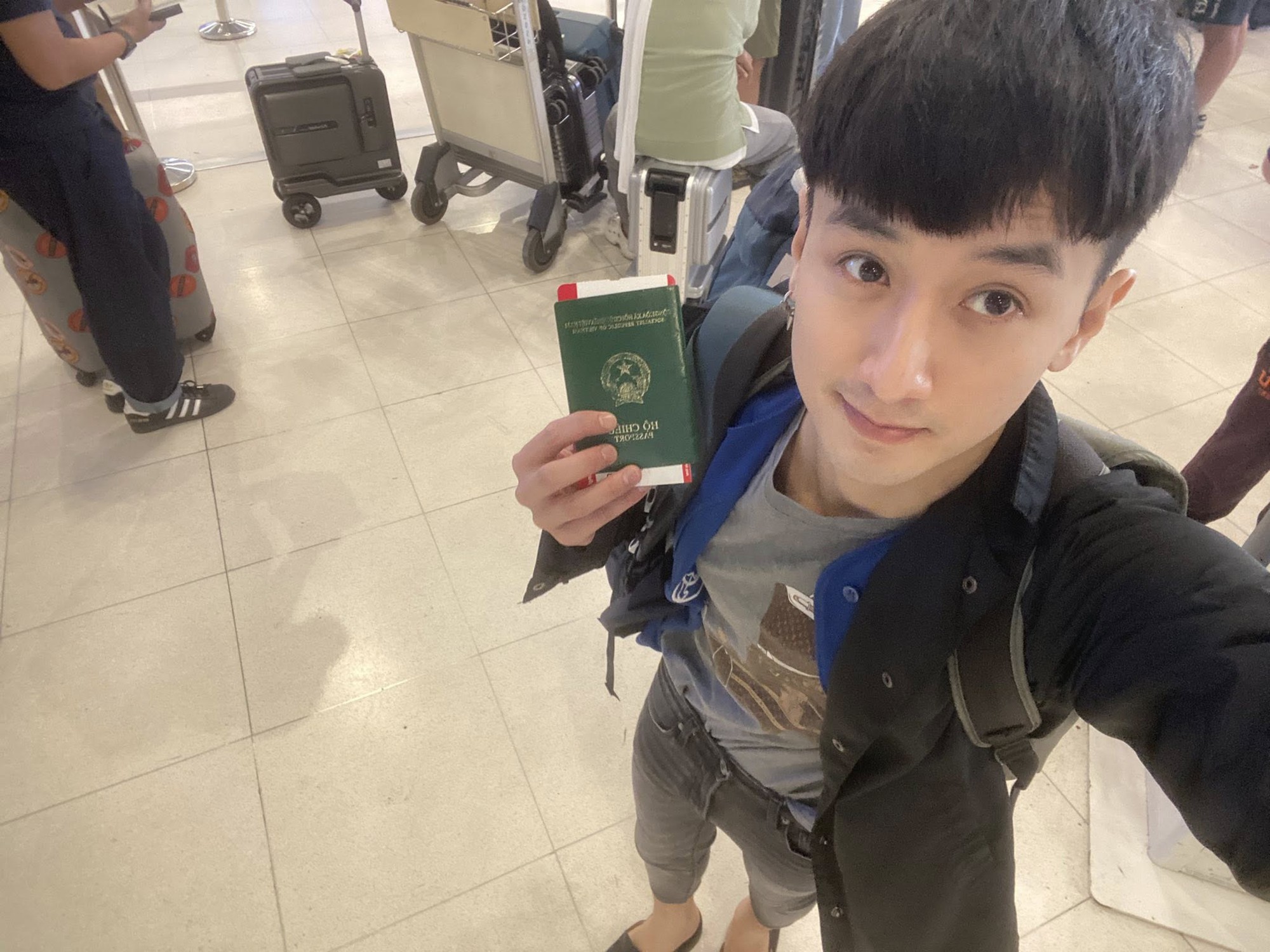 Sao nam Vbiz mắc HIV trở về Việt Nam sau 7 năm ở Thái Lan- Ảnh 1.