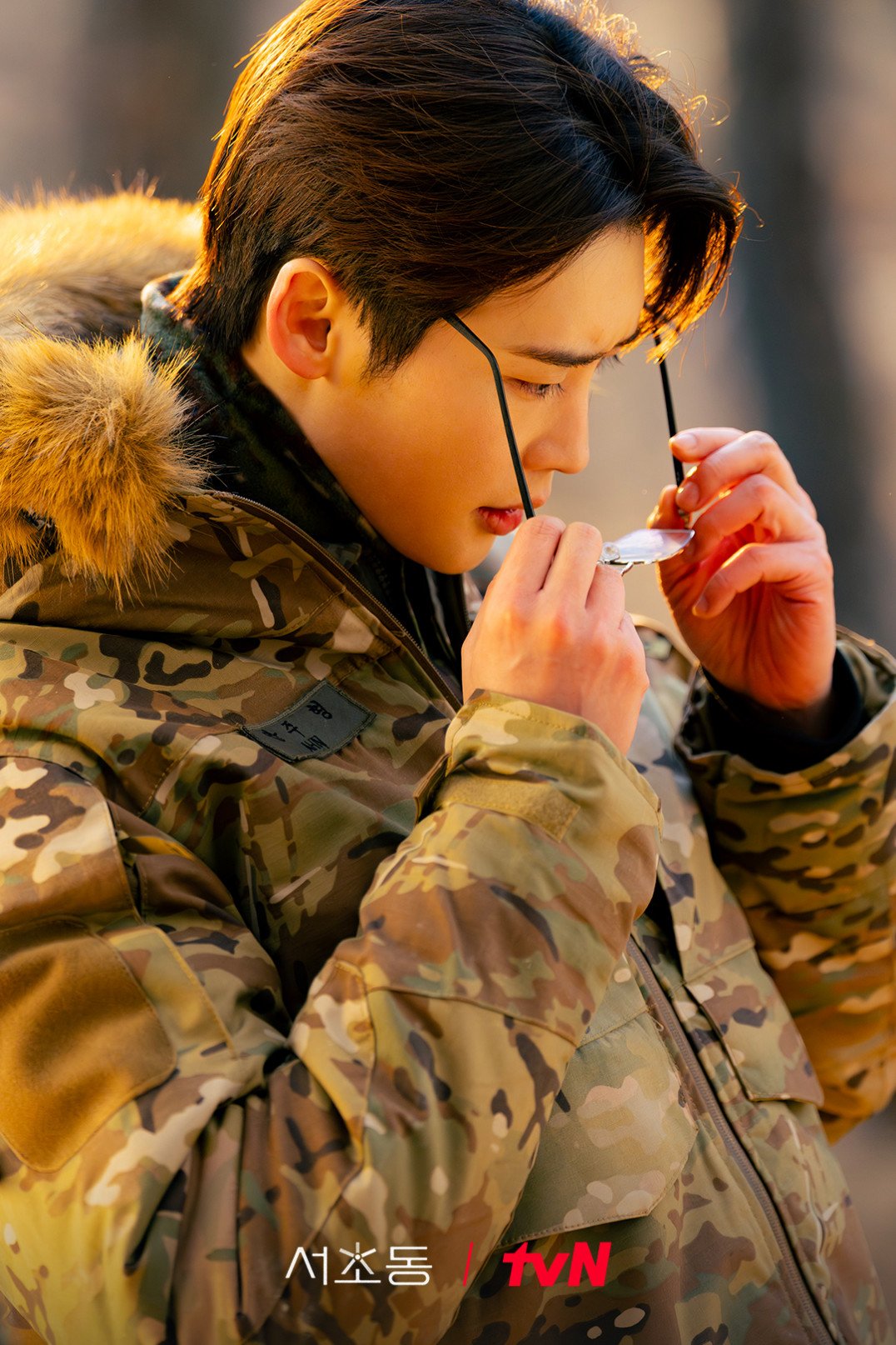 Showbiz có mỹ nam mặc quân phục là đẹp lên gấp tỷ lần, vạn vật đều thua nhan sắc này- Ảnh 1.