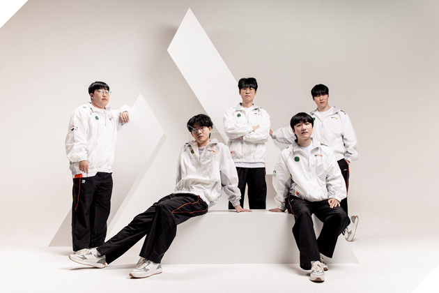 LMHT: Cong dong mang chi trich du doi tinh trang HLE sa sut phong do keo dai 3 Nhiều fan hâm mộ bắt đầu kêu gọi HLE cần suy nghĩ đến việc thay đổi nhân sự.