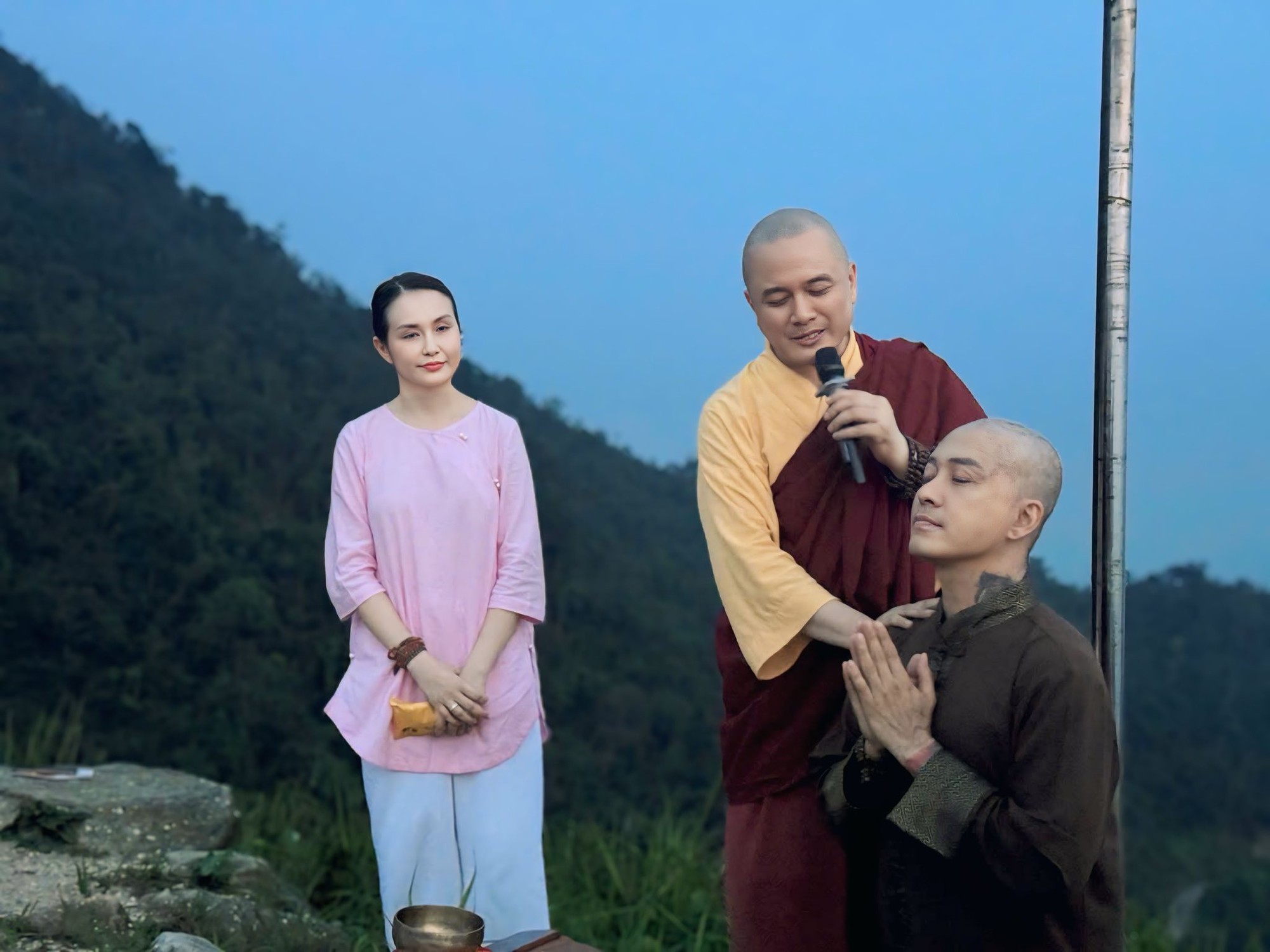 Ca sĩ Tuấn Hưng xuống tóc quy y- Ảnh 2.