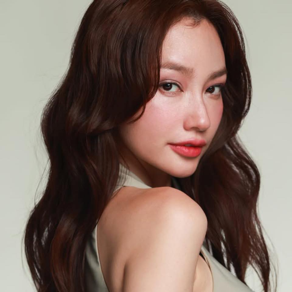 Nhan sắc gây sốc của mỹ nhân Việt lọt top 100 gương mặt đẹp nhất thế giới, nhìn ảnh cận mặt càng không thể tin nổi- Ảnh 4.