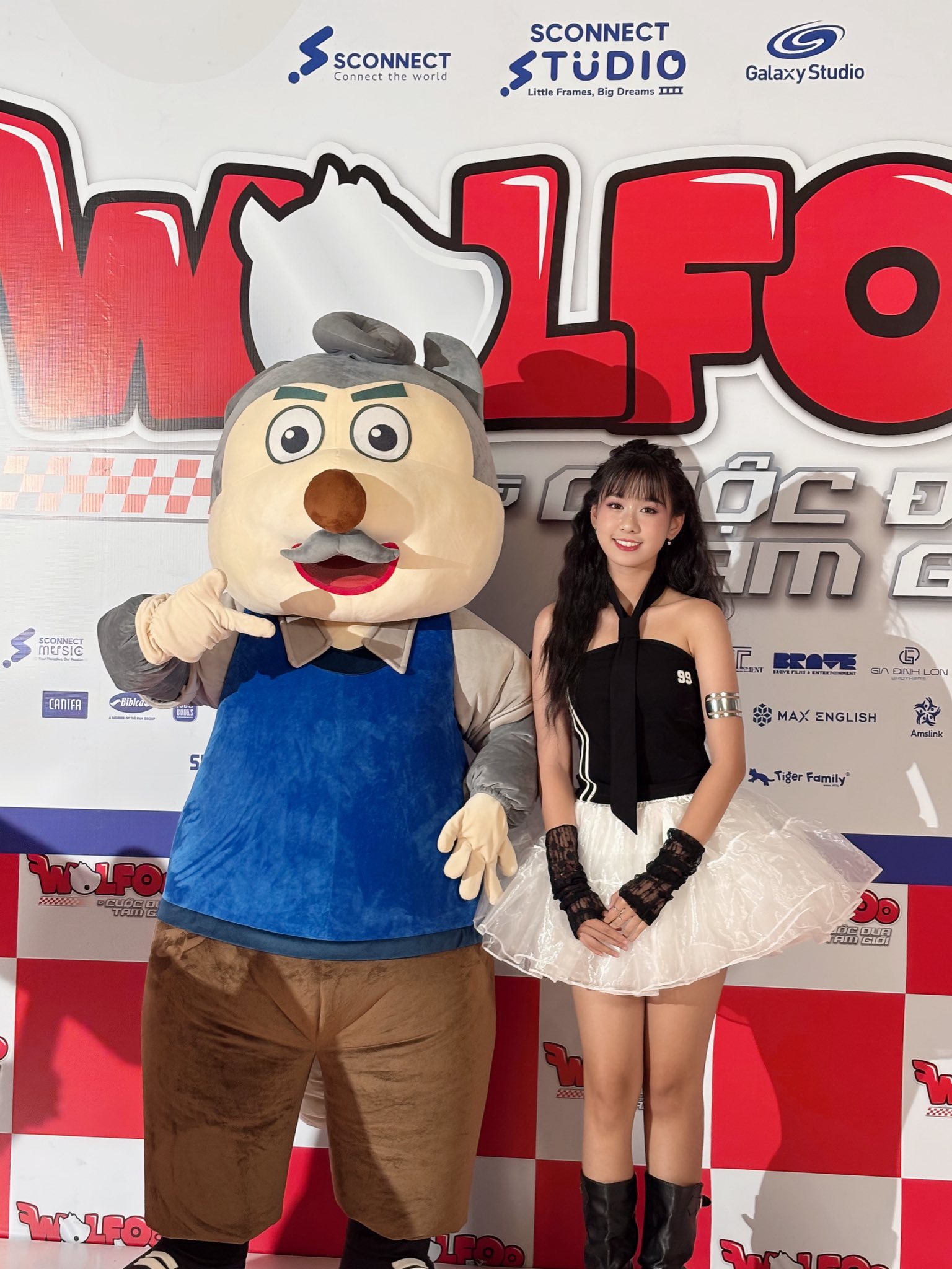 Sốc visual sao nhí Việt mới 14 tuổi đã cao 1m70, một cái hôn gió cũng đủ khiến thảm đỏ phát sốt- Ảnh 1.