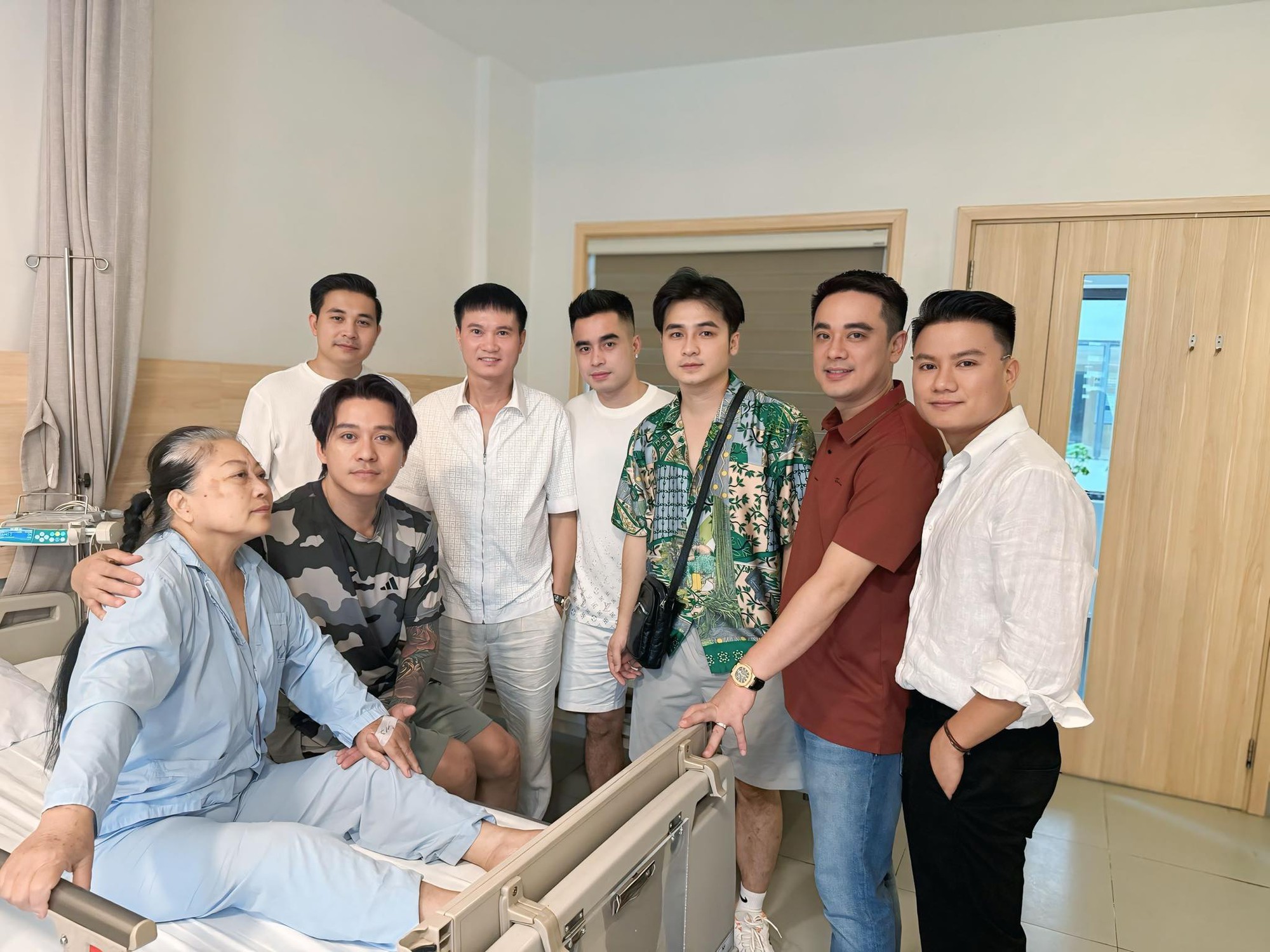 Tuấn Hưng bất ngờ cạo trọc đầu- Ảnh 2.