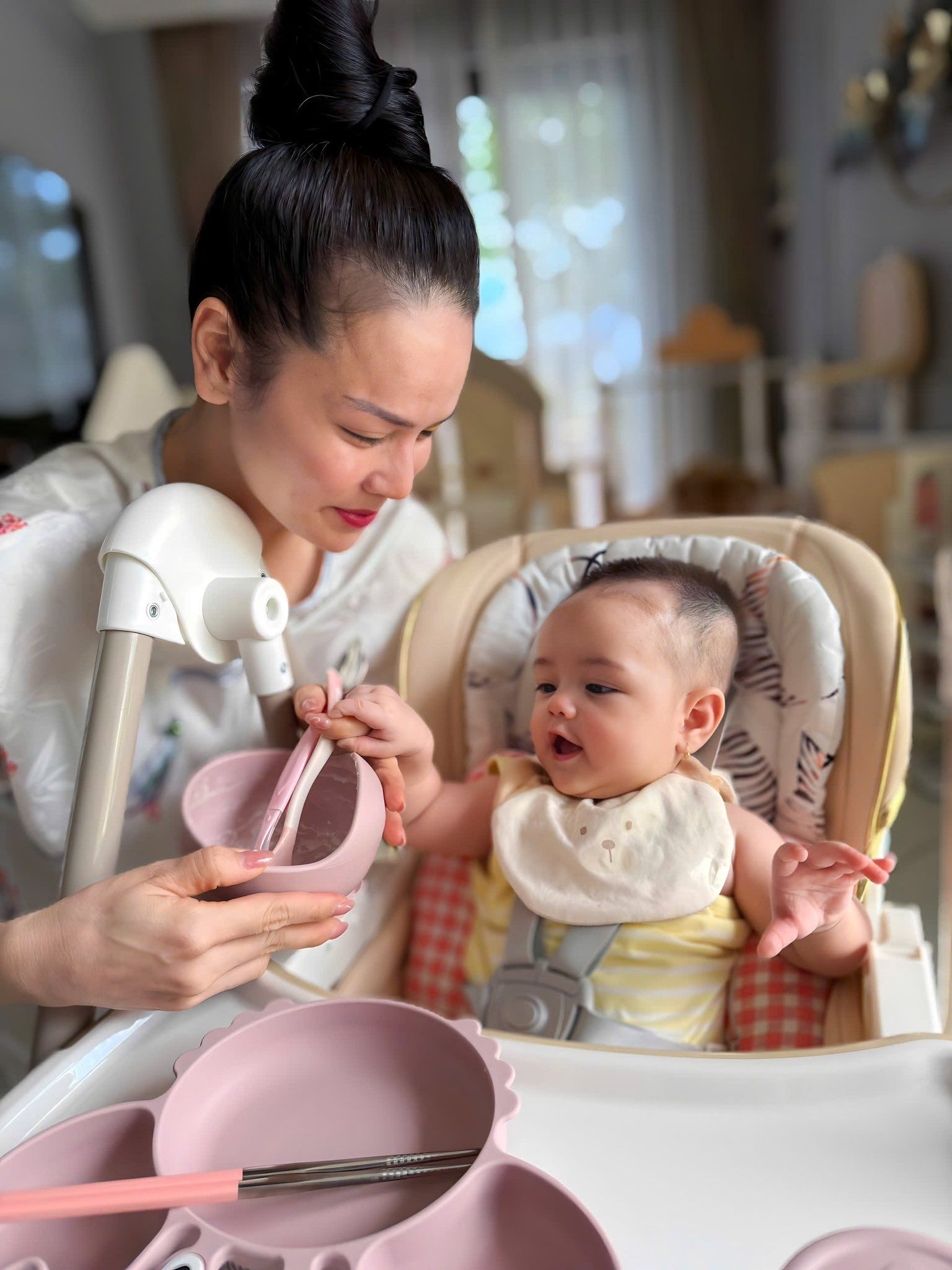 Nhật Kim Anh bất ngờ tiết lộ chuyện tình cảm sau khi cương quyết giữ kín danh tính bố của con thứ 2- Ảnh 4. Nhật Kim Anh bất ngờ tiết lộ chuyện tình cảm sau khi cương quyết giữ kín danh tính bố của con thứ 2- Ảnh 4.