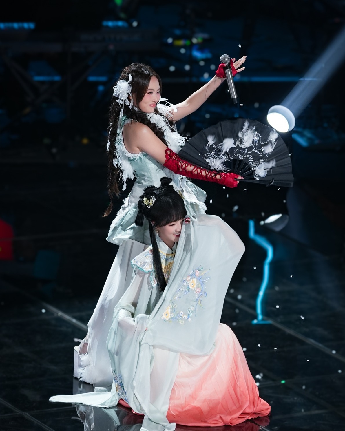 Giám khảo show Trung Quốc chấm điểm thấp khó hiểu cho Phương Mỹ Chi, tranh luận trái chiều khắp MXH- Ảnh 7.