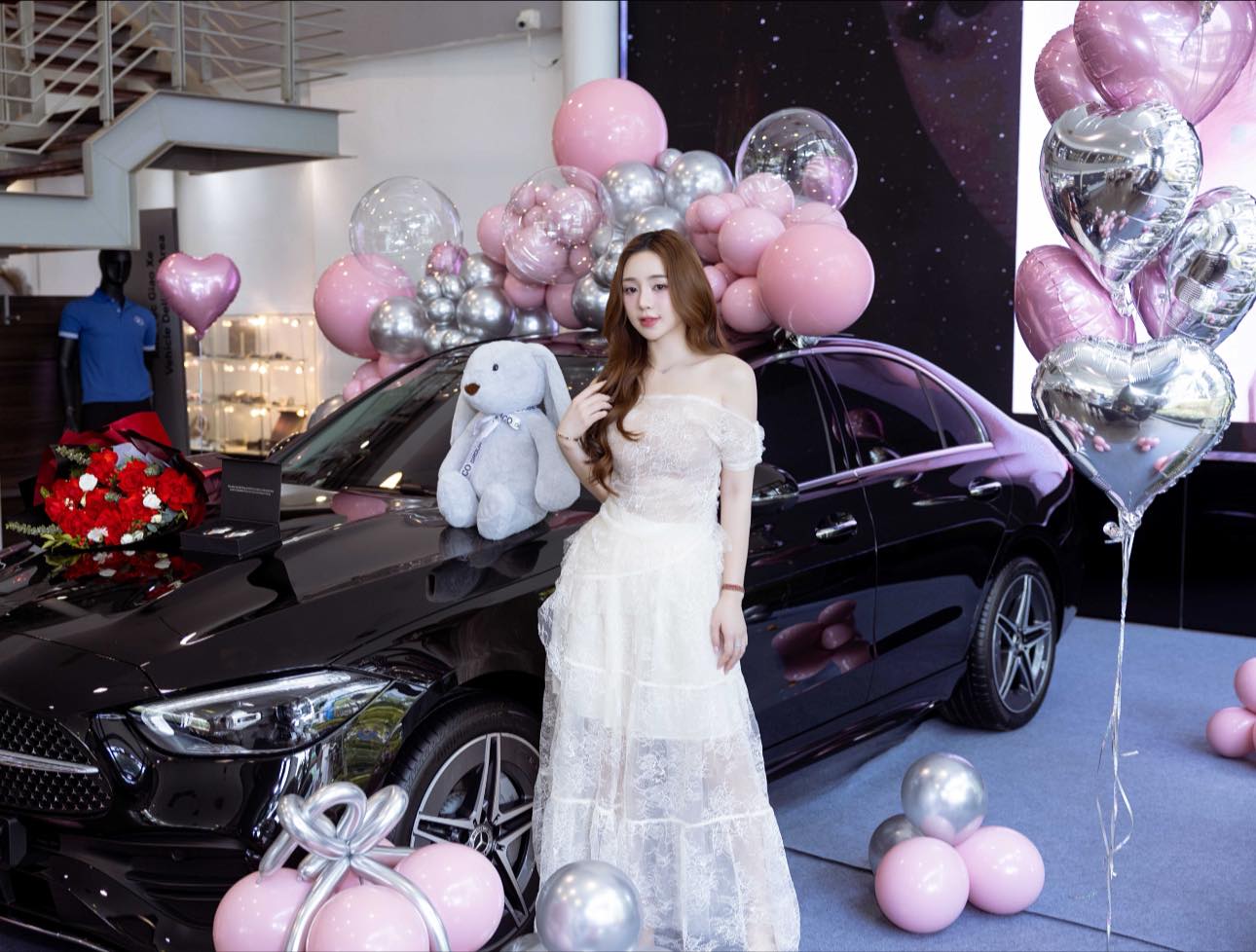 Lộ diện phú bà mới của Lộ diện phú bà mới của