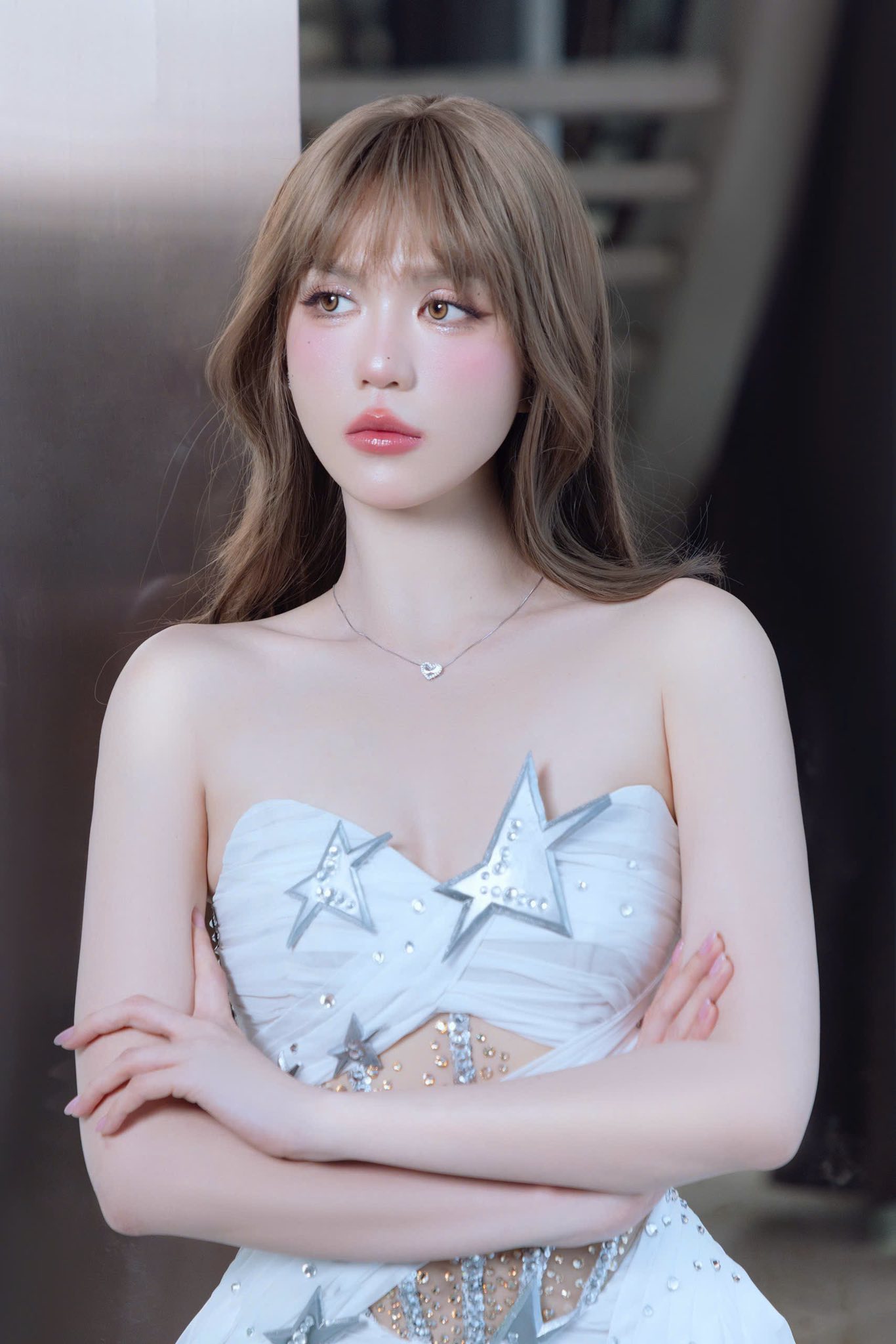 Clip: Ngọc Trinh cười nhạt, quay ngoắt bỏ đi khi vừa nghe tên người này- Ảnh 3.