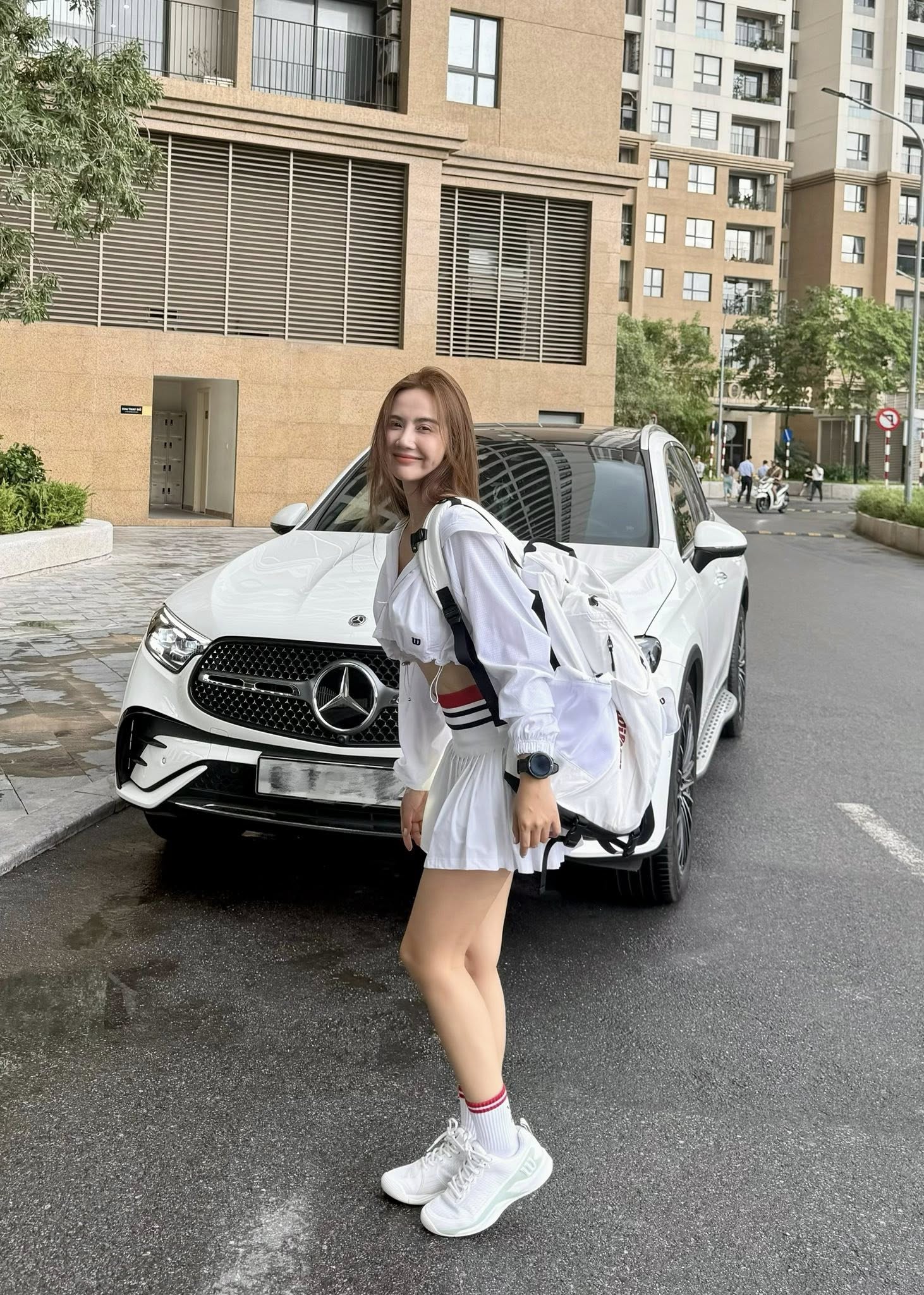 Đẹp như tiên mà đứng cạnh mỹ nhân Vbiz này cũng phải lép vế: Người đâu sang khủng khiếp, mặc gì cũng thành trend- Ảnh 9.