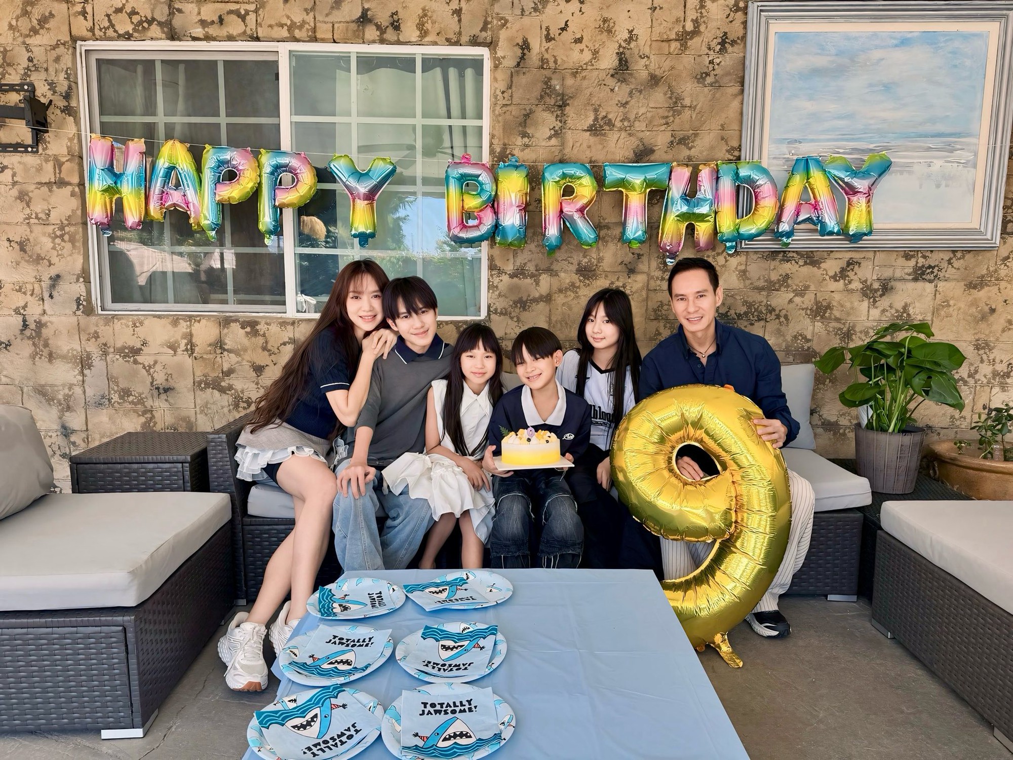 Con gái Lý Hải - Minh Hà lỡ miệng nói 1 từ trong livestream, ngay lập tức được mẹ dạy dỗ- Ảnh 3. Con gái Lý Hải - Minh Hà lỡ miệng nói 1 từ trong livestream, ngay lập tức được mẹ dạy dỗ- Ảnh 3.