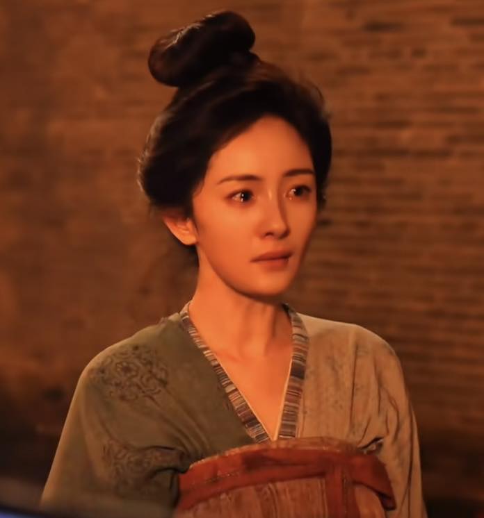 Sau 14 năm bị đặt lên bàn cân, Triệu Lệ Dĩnh – Dương Mịch bất ngờ gặp nhau ở tinh thần