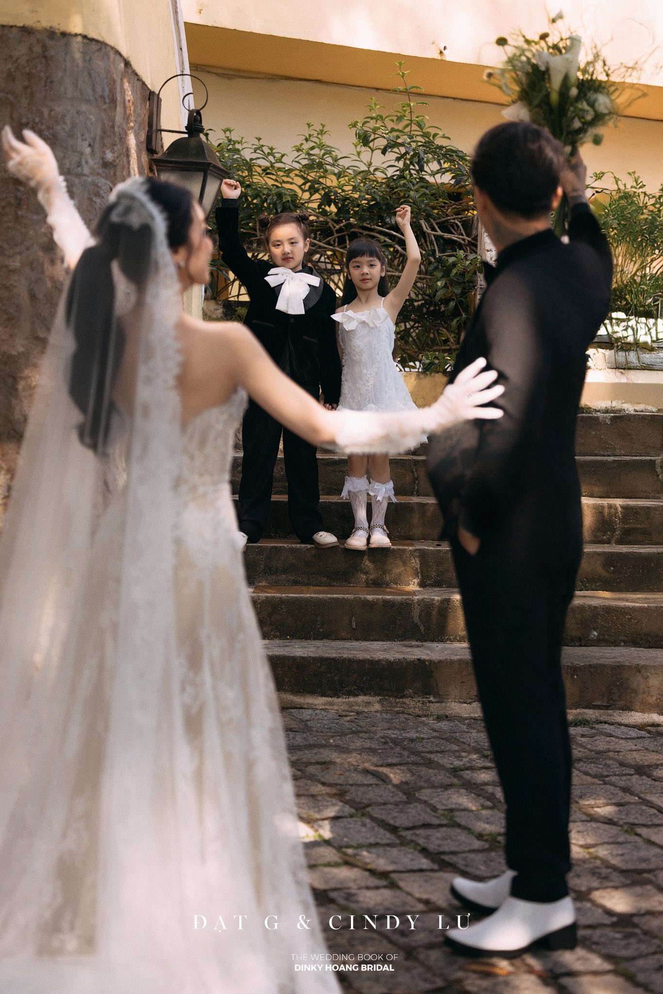 Đạt G và Cindy Lư tung trọn ảnh cưới trước giờ G: Dâu rể đẹp đôi nhưng thái độ 2