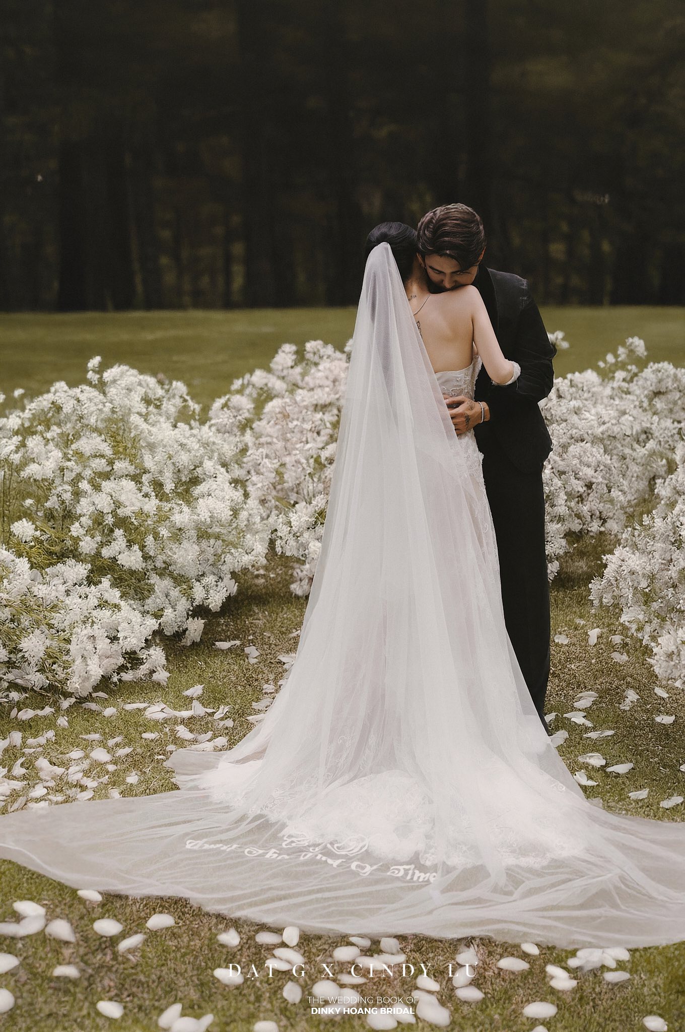 Đạt G và Cindy Lư tung trọn ảnh cưới trước giờ G: Dâu rể đẹp đôi nhưng thái độ 2