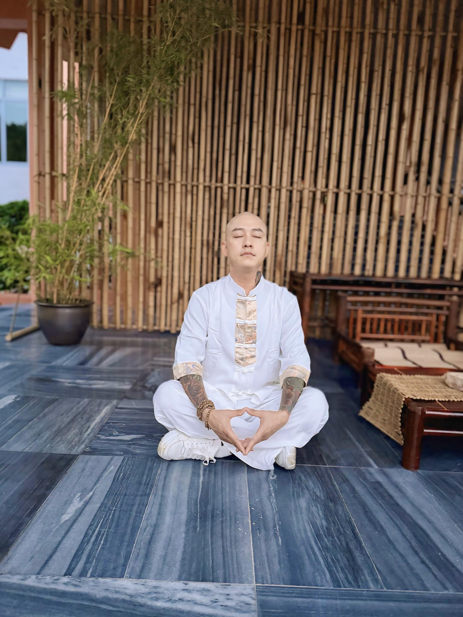 Ca sĩ Tuấn Hưng xuống tóc quy y- Ảnh 1.