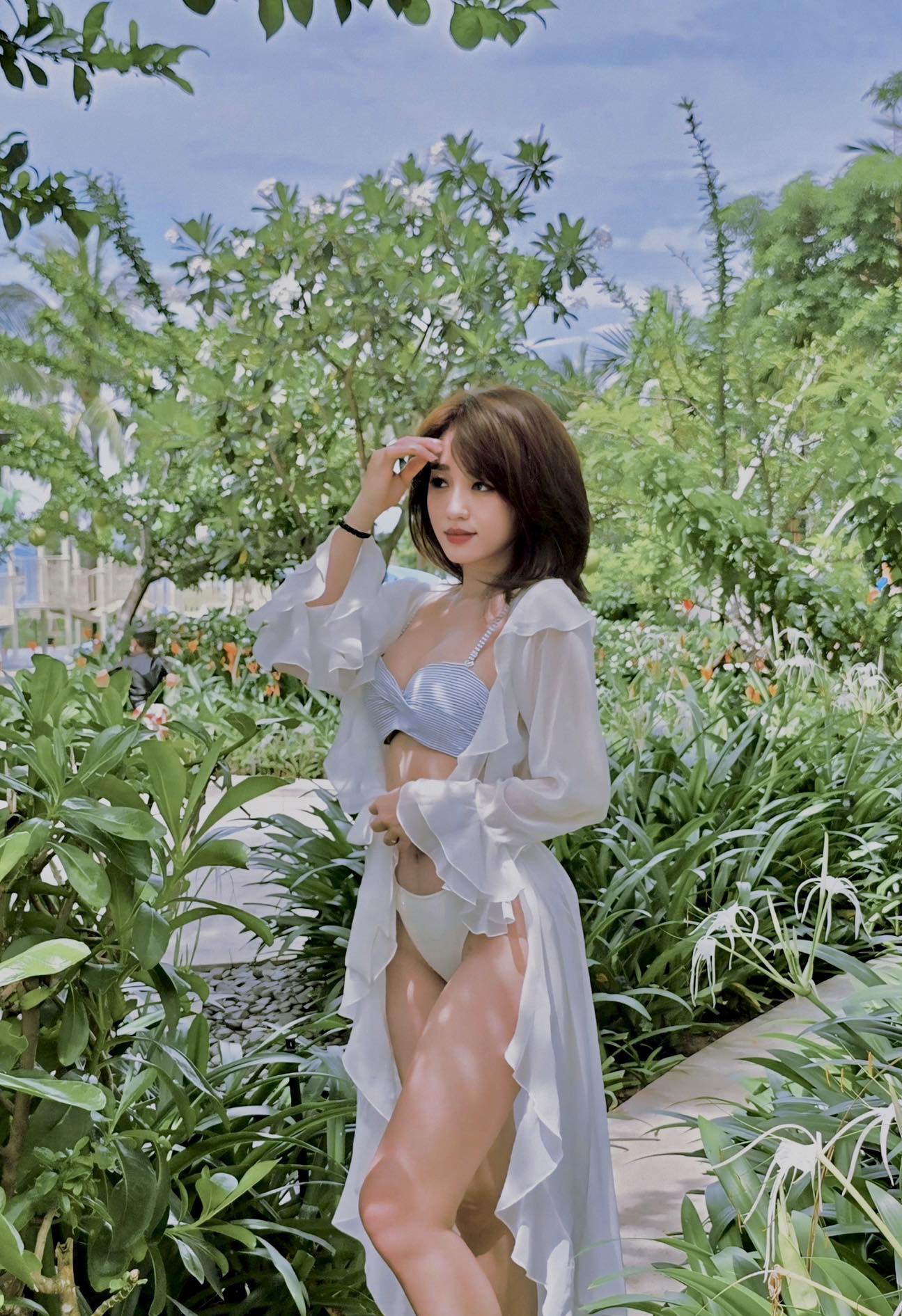 518968259313265437669442894253078099831095585n-1753067778269128032186-1753071317141-17530713173601383786691 "Bỏng mắt" với những shoot hình thả dáng của nàng "banker" hot nhất cõi mạng 518968259313265437669442894253078099831095585n 1753067778269128032186 1753071317141 17530713173601383786691