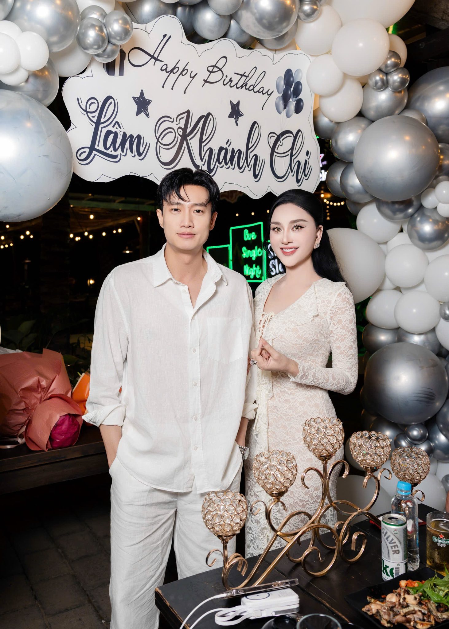 Clip tình tứ với Chị Đẹp chưa hết nóng, Quốc Trường lại bị bắt gặp kè kè sát rạt bên 1 gái xinh- Ảnh 2.