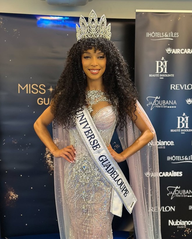 Á hậu Thế giới từ bỏ danh hiệu- Ảnh 2.