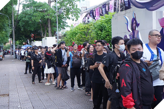 Rất đông bạn trẻ đã góp mặt từ sớm