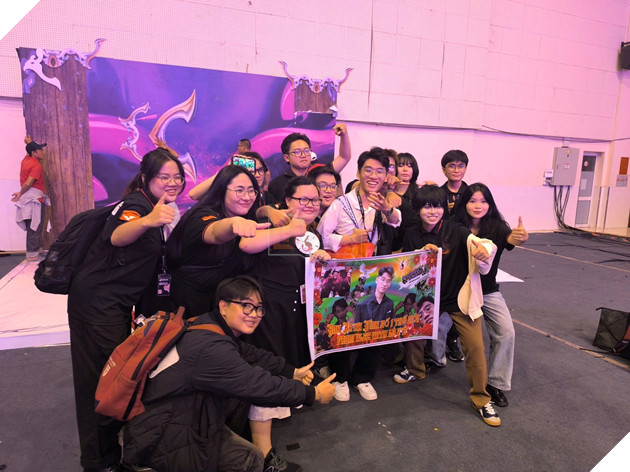 BLV Minh Quân (Baka) giao lưu cùng người hâm mộ LMHT