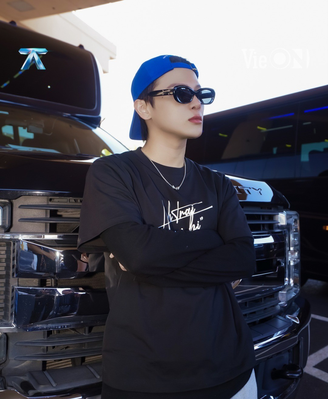 HIEUTHUHAI và 25 anh trai đổ bộ sân bay Mỹ- Ảnh 5.