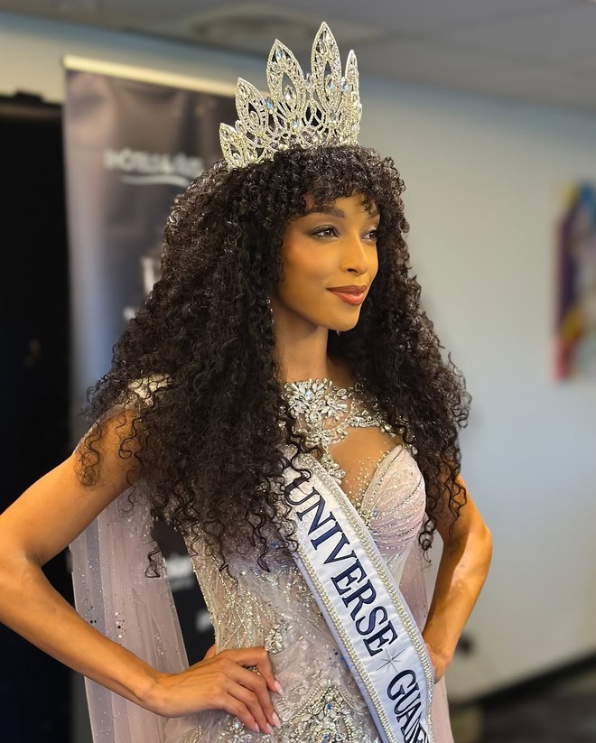 Á hậu Thế giới từ bỏ danh hiệu- Ảnh 1.