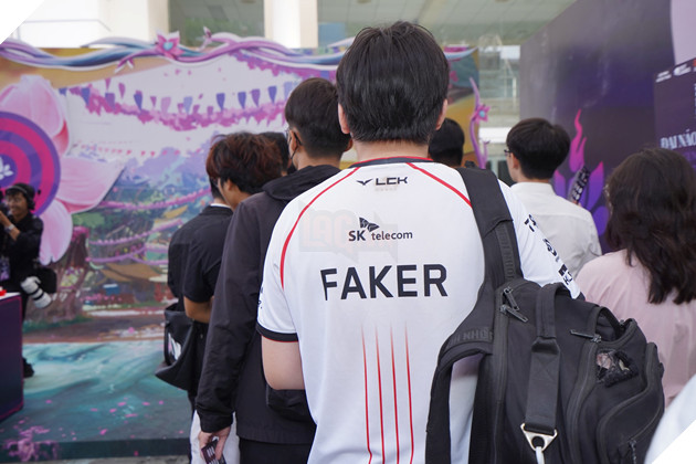 ON Live VCS 2025: Bau Khong Khi Soi Noi Cua Ngay Thi Dau Chung Ket 2 Sức hút của Chung kết ON Live VCS 2025 đến Faker cũng không thể chối từ