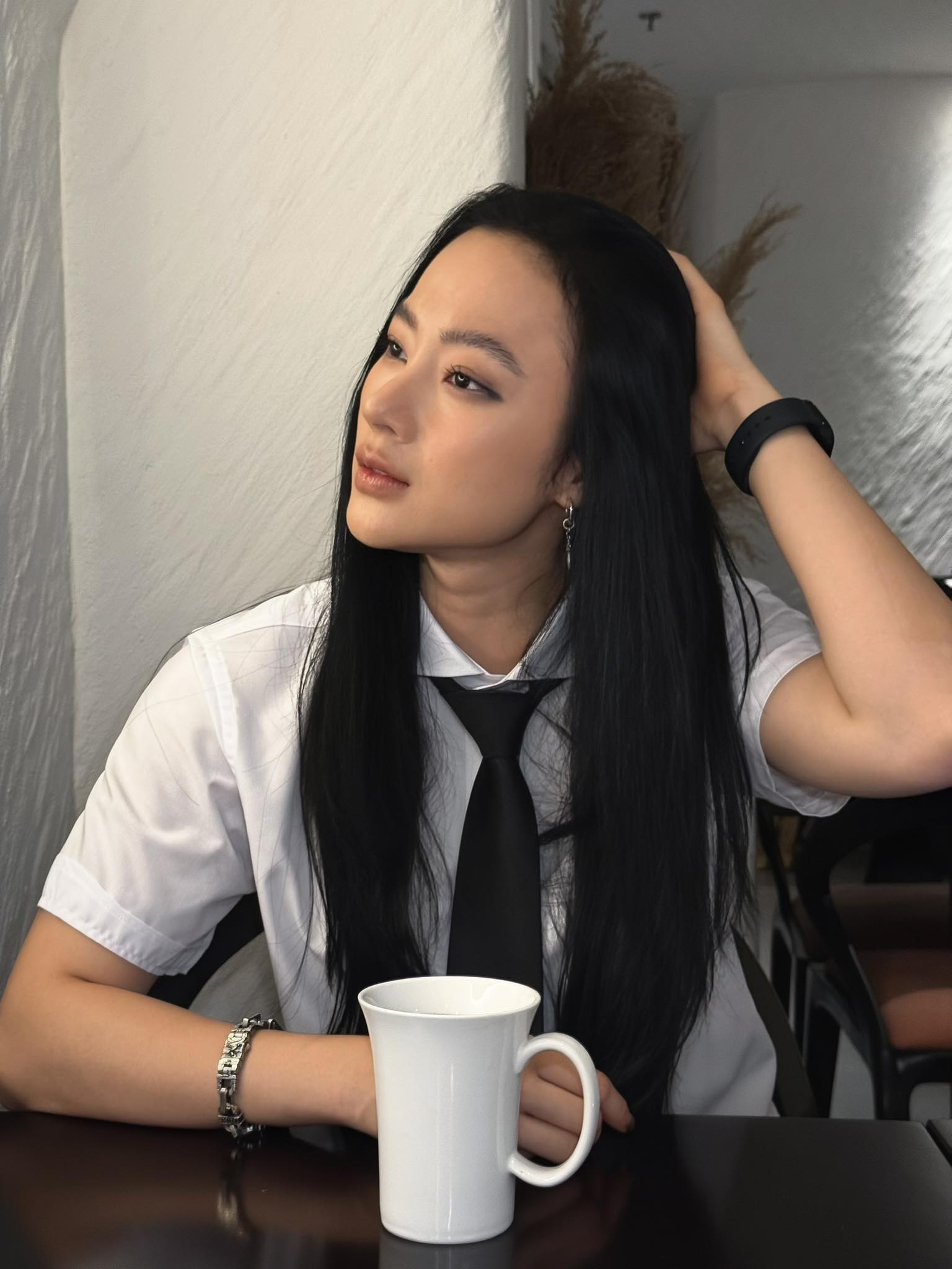 Angela Phương Trinh gây sốc khi công khai ôm ấp, tình tứ với gái lạ- Ảnh 6. Angela Phương Trinh gây sốc khi công khai ôm ấp, tình tứ với gái lạ- Ảnh 6.