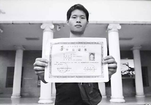 Nam sinh học ĐH danh tiếng 4 năm, khi thi tốt nghiệp mới phát hiện chưa hề trúng tuyển: Trường thông báo