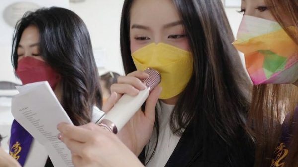 Thanh Thủy hát khi đi từ thiện ở Singapore 521318804 18096155011720443 8687553556636509117 n 1753081563115 17530815634641556305836