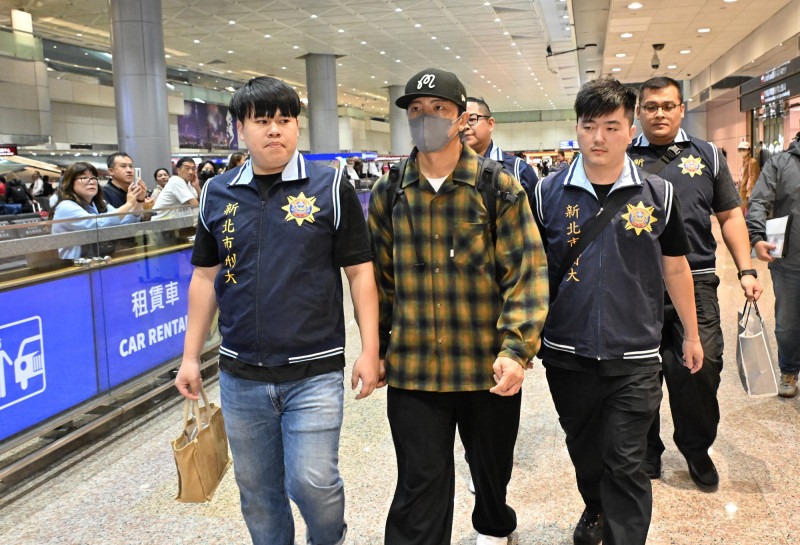 Bắt giữ chồng của 1 nữ diễn viên ngay tại sân bay- Ảnh 2.