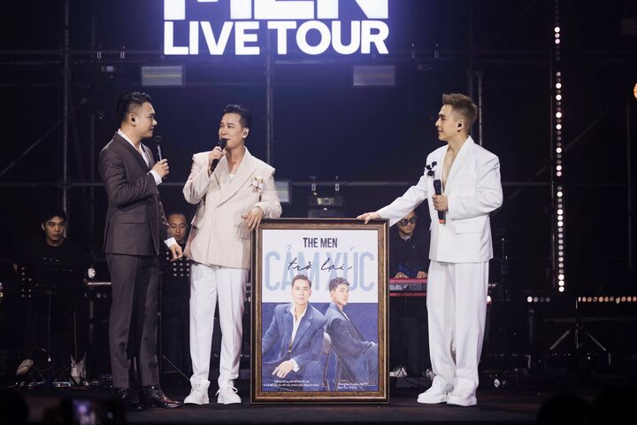 52206654310229094704180348719368372940562032n-15204695-1753143657392-1753143657665972385374 "Nhóm nhạc nam tính nhất showbiz Việt" giờ thế nào sau 17 năm thành lập? 52206654310229094704180348719368372940562032n 15204695 1753143657392 1753143657665972385374