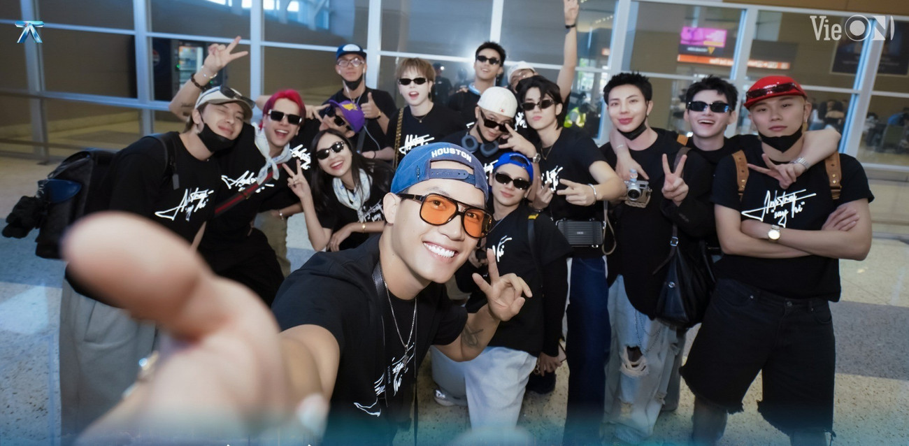 HIEUTHUHAI và 25 anh trai đổ bộ sân bay Mỹ- Ảnh 3.