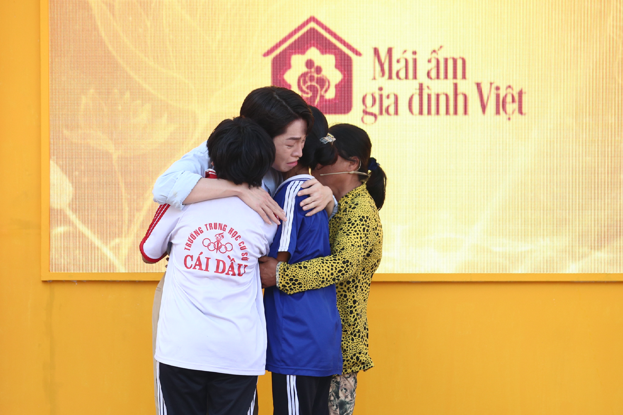 Nam ca sĩ 29 tuổi bỏ nửa tỷ đồng làm một việc quan trọng- Ảnh 2.