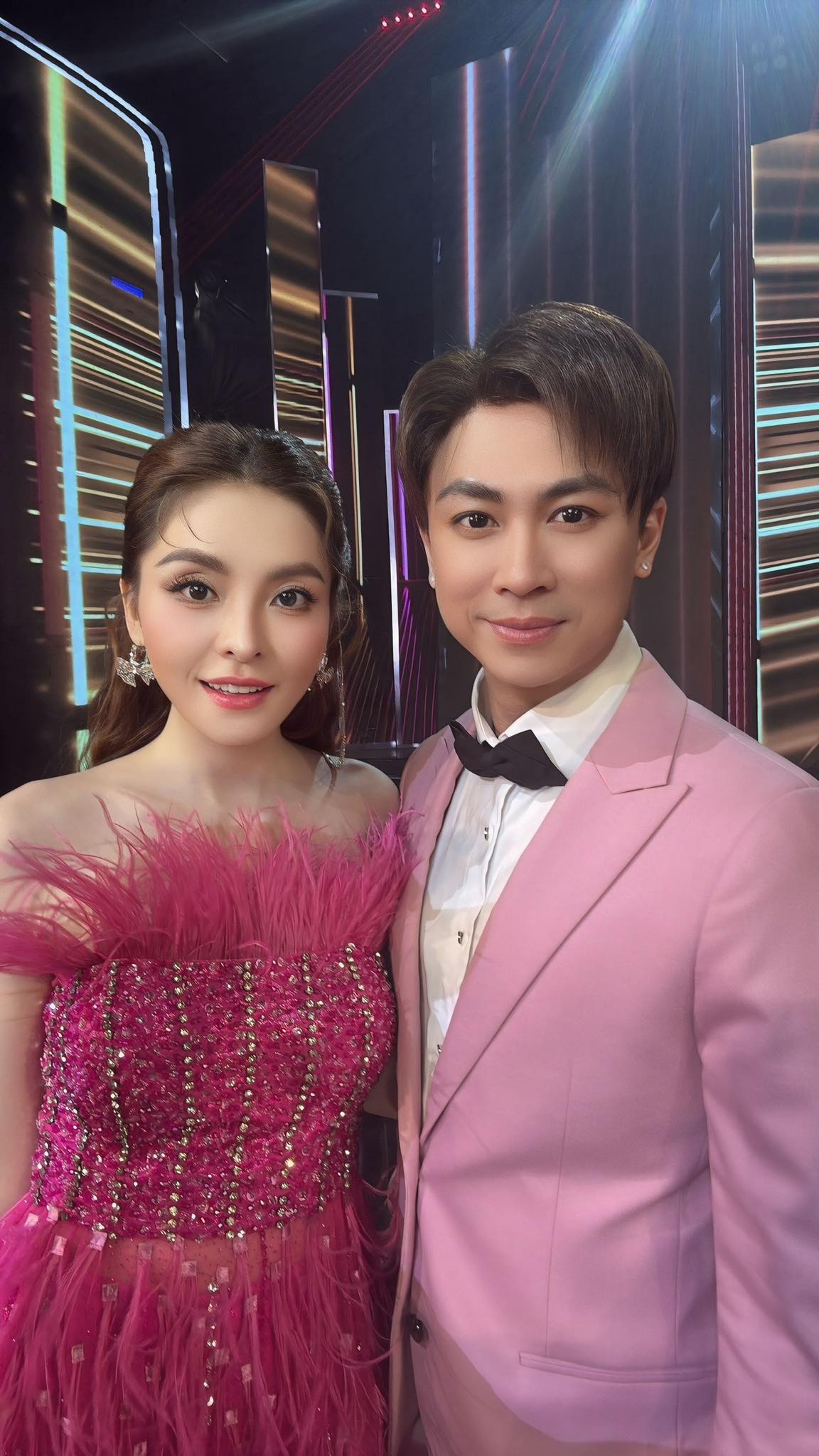 Cặp đôi ca sĩ Vbiz bị soi sống chung nhà bí mật tổ chức đám hỏi?- Ảnh 10. Cặp đôi ca sĩ Vbiz bị soi sống chung nhà bí mật tổ chức đám hỏi?- Ảnh 10.