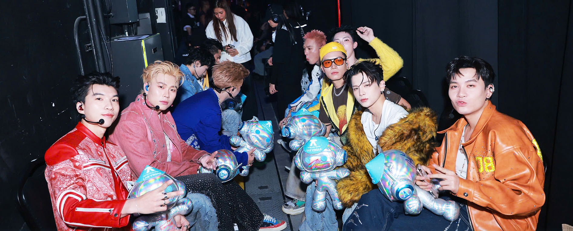 HIEUTHUHAI quá bạo trong concert Mỹ: Khoe body cực nét uốn éo sexy