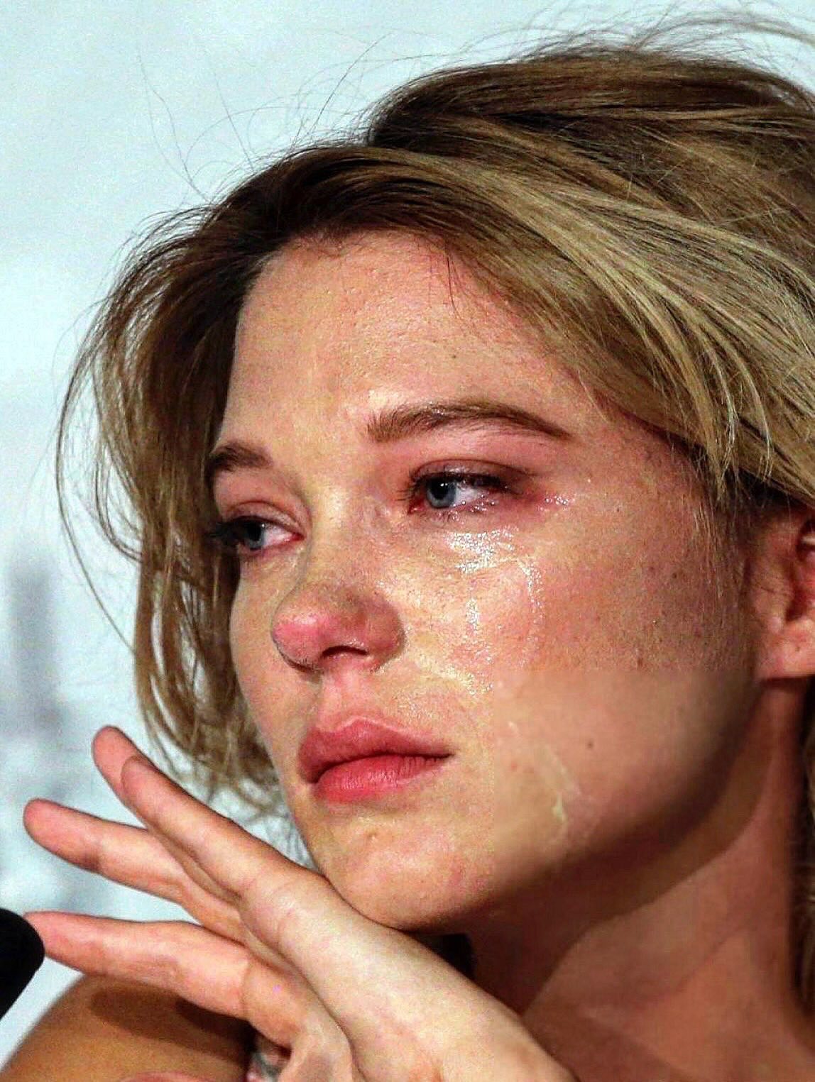 Kiếm đâu ra người thứ 2 khóc trôi cả nền vẫn đẹp tuyệt mỹ như cô gái này, bảo sao viral khắp toàn cầu- Ảnh 1. Kiếm đâu ra người thứ 2 khóc trôi cả nền vẫn đẹp tuyệt mỹ như cô gái này, bảo sao viral khắp toàn cầu- Ảnh 1.