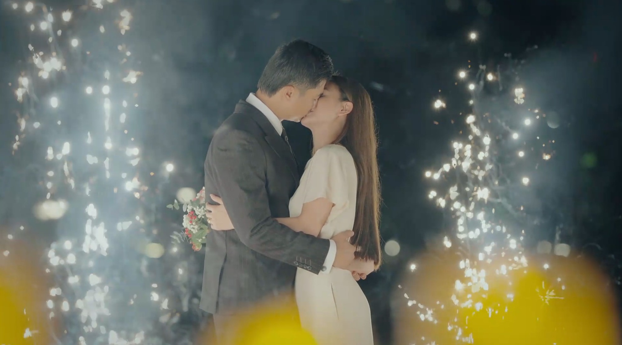 Phim Việt giờ vàng kết thúc như trò cười, ai thích đày đọa bản thân thì hẵng xem- Ảnh 1. Phim Việt giờ vàng kết thúc như trò cười, ai thích đày đọa bản thân thì hẵng xem- Ảnh 1.