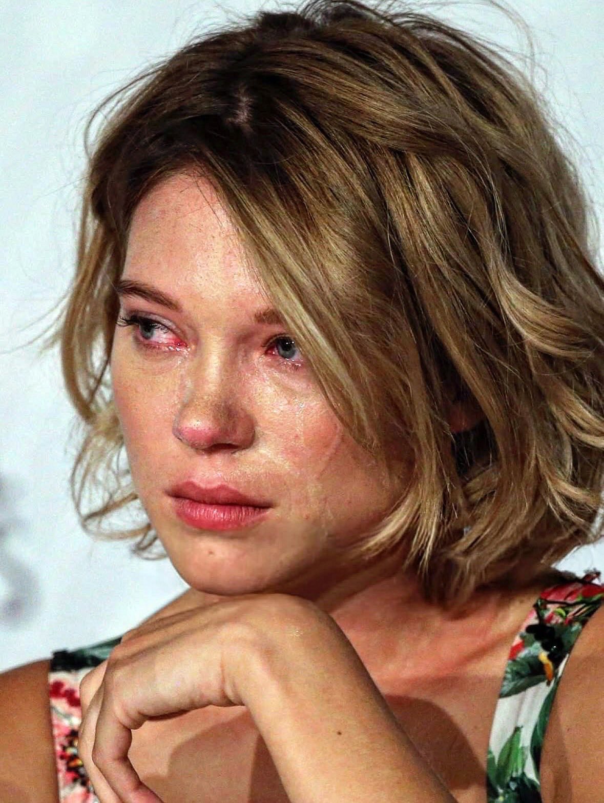 Kiếm đâu ra người thứ 2 khóc trôi cả nền vẫn đẹp tuyệt mỹ như cô gái này, bảo sao viral khắp toàn cầu- Ảnh 4. Kiếm đâu ra người thứ 2 khóc trôi cả nền vẫn đẹp tuyệt mỹ như cô gái này, bảo sao viral khắp toàn cầu- Ảnh 4.