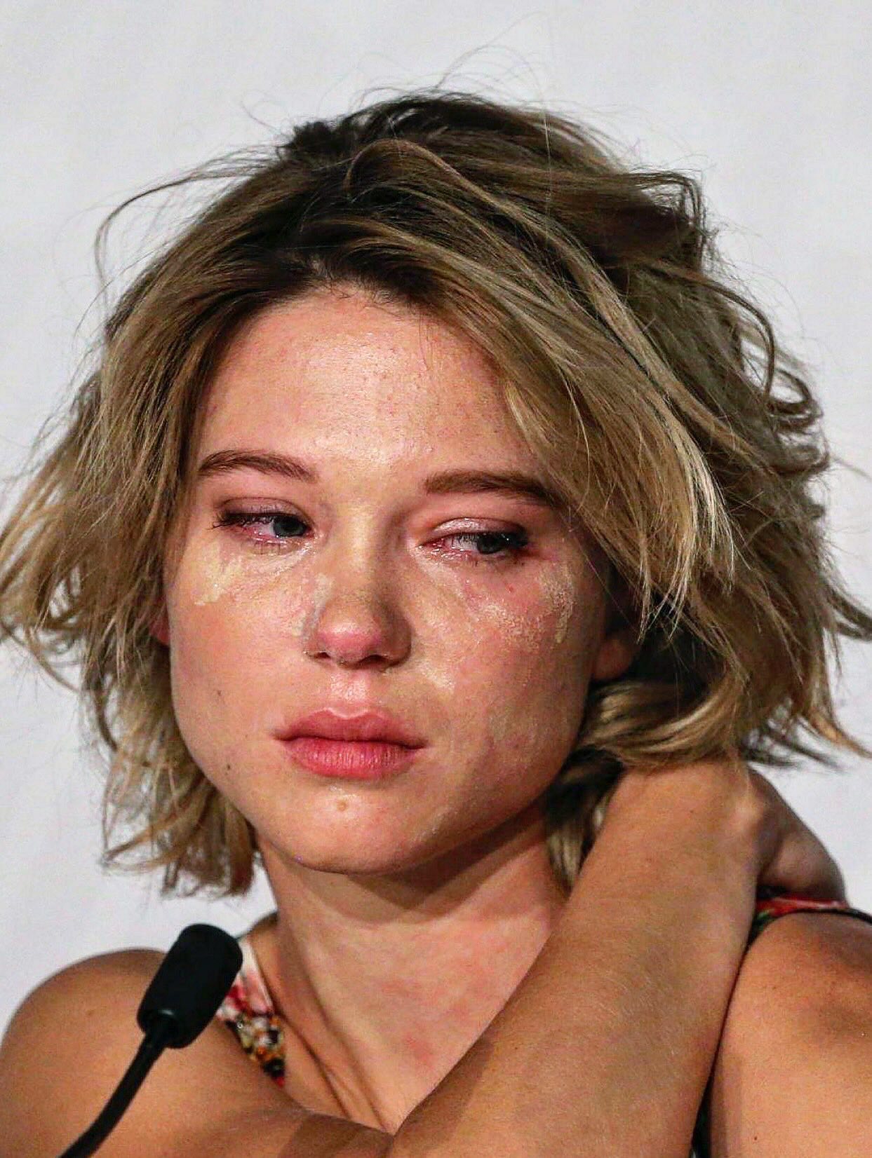 Kiếm đâu ra người thứ 2 khóc trôi cả nền vẫn đẹp tuyệt mỹ như cô gái này, bảo sao viral khắp toàn cầu- Ảnh 2. Kiếm đâu ra người thứ 2 khóc trôi cả nền vẫn đẹp tuyệt mỹ như cô gái này, bảo sao viral khắp toàn cầu- Ảnh 2.